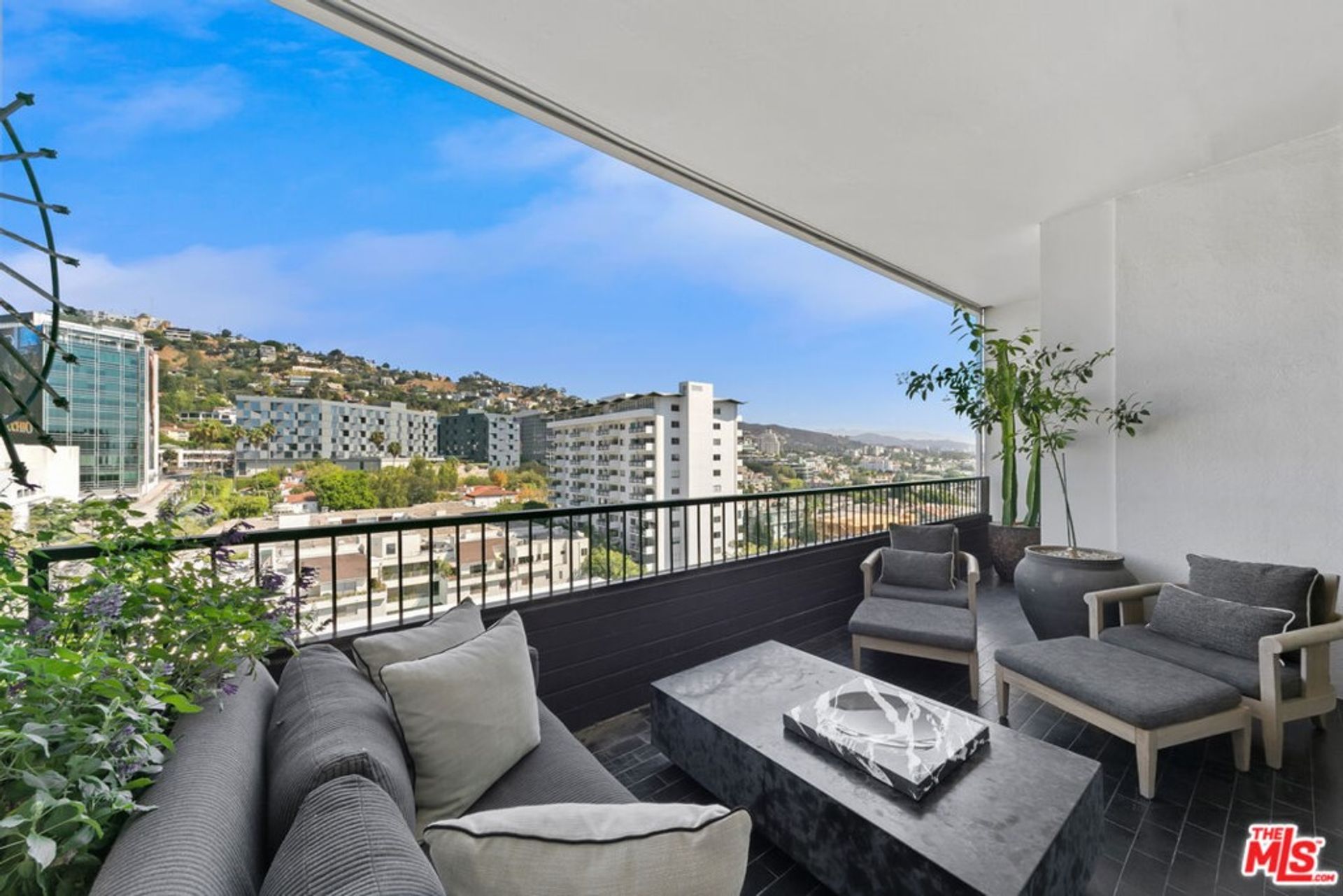 Condominium in West Hollywood, California 11010733