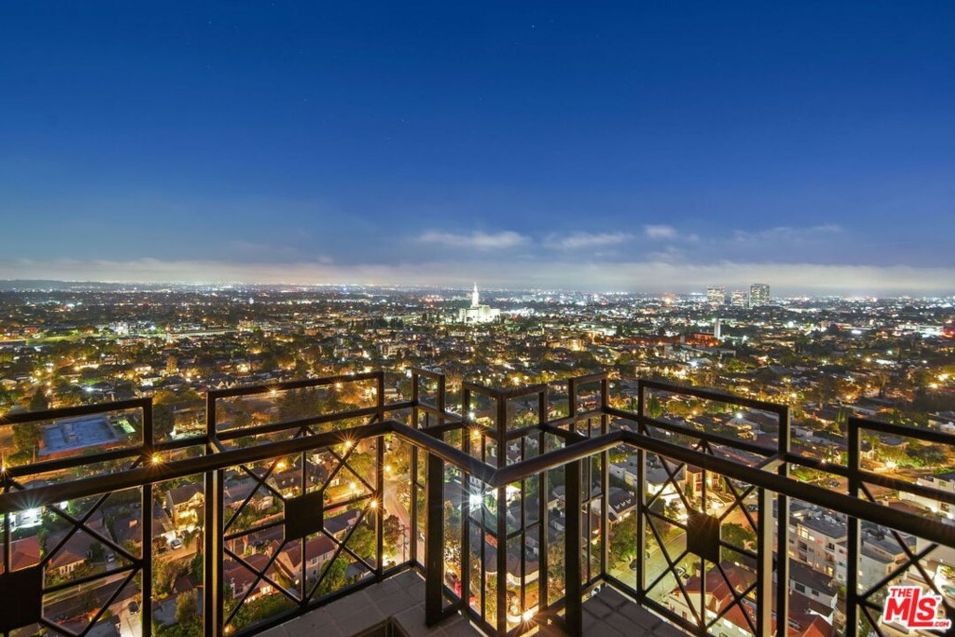 Condominium in Los Angeles, California 11011148