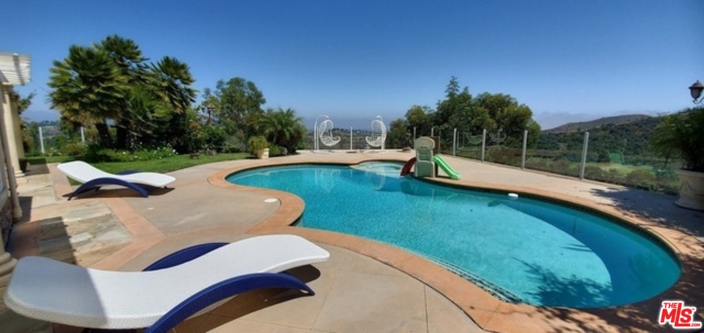 Condominium in Riviera, California 11011231