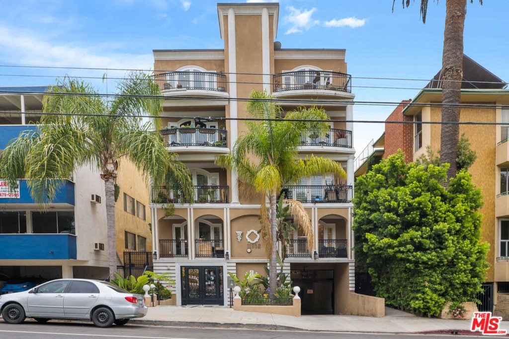 Condominium in Santa Monica, California 11012181