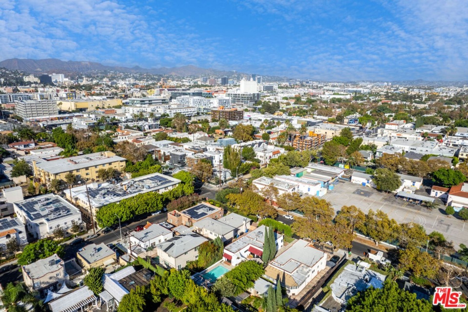 सम्मिलित में Los Angeles, California 11013263