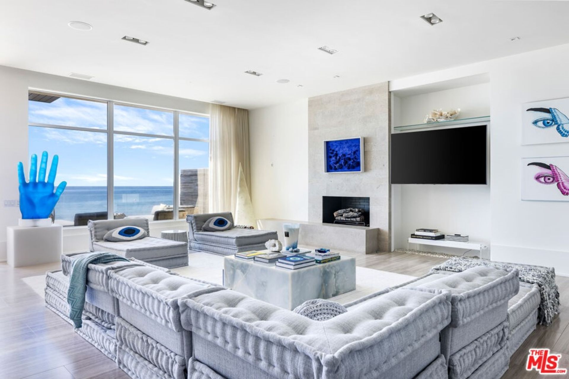 Condominium in Malibu, California 11013647