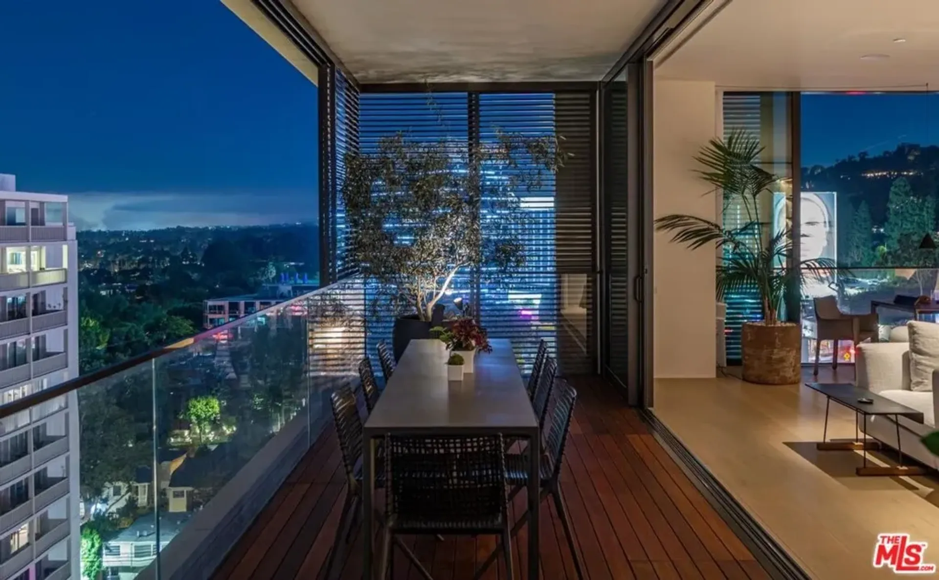 Condominium in Los Angeles, California 11013718