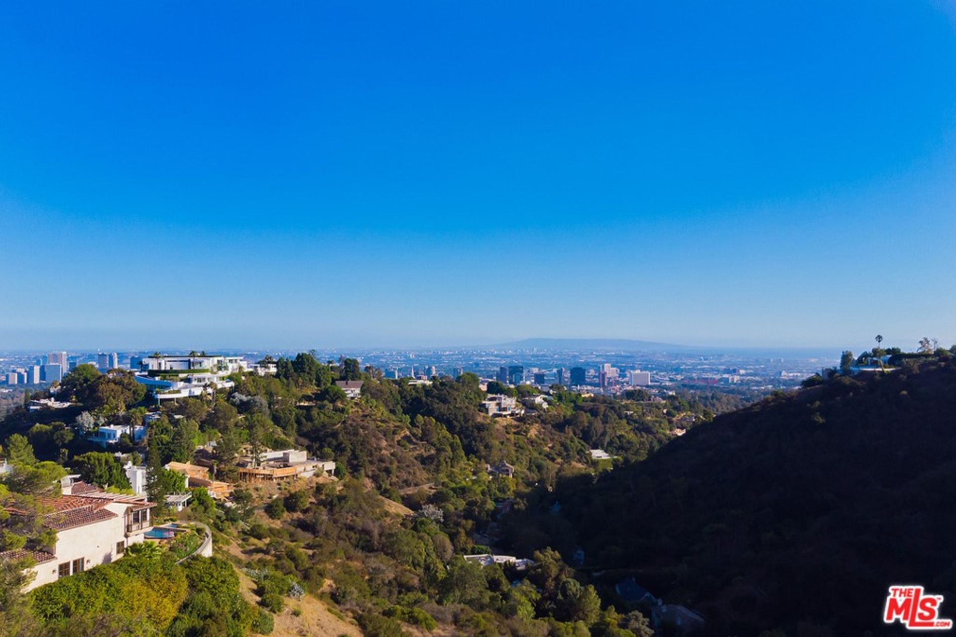 Condominium in Los Angeles, California 11013948