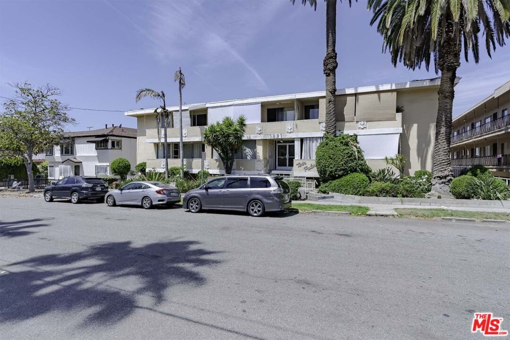 Condominium in Universal City, California 11014019