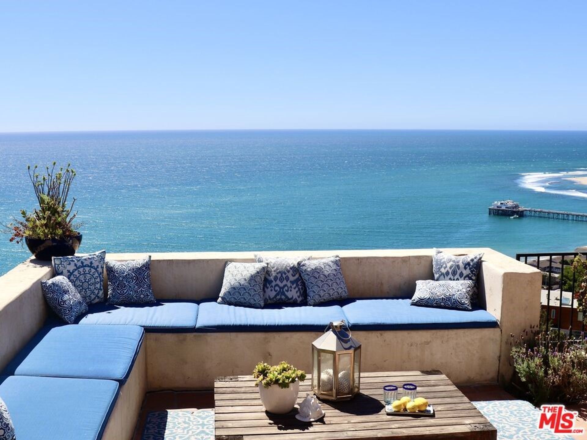 Condominium in Malibu, California 11014075