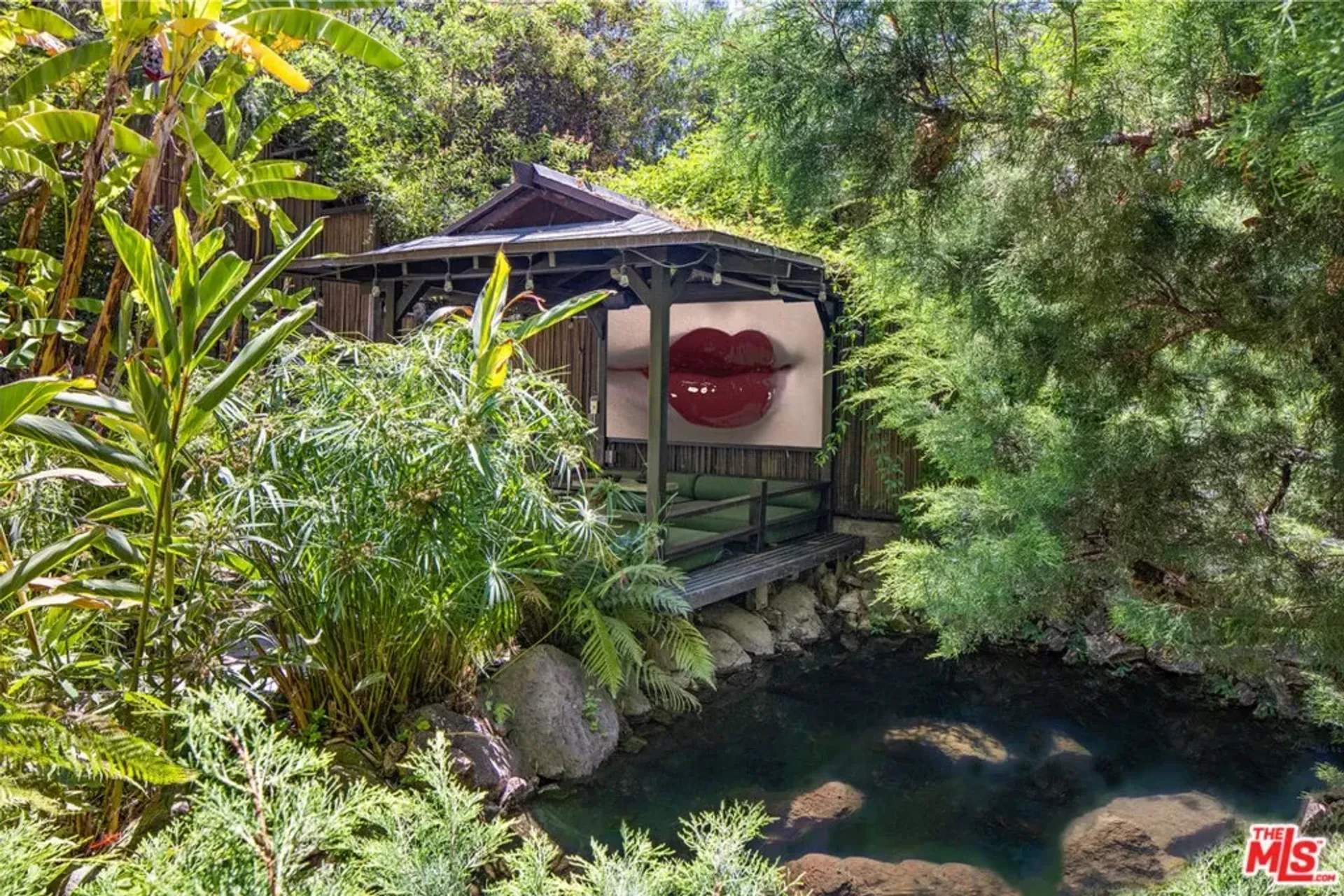 सम्मिलित में Los Angeles, California 11014171