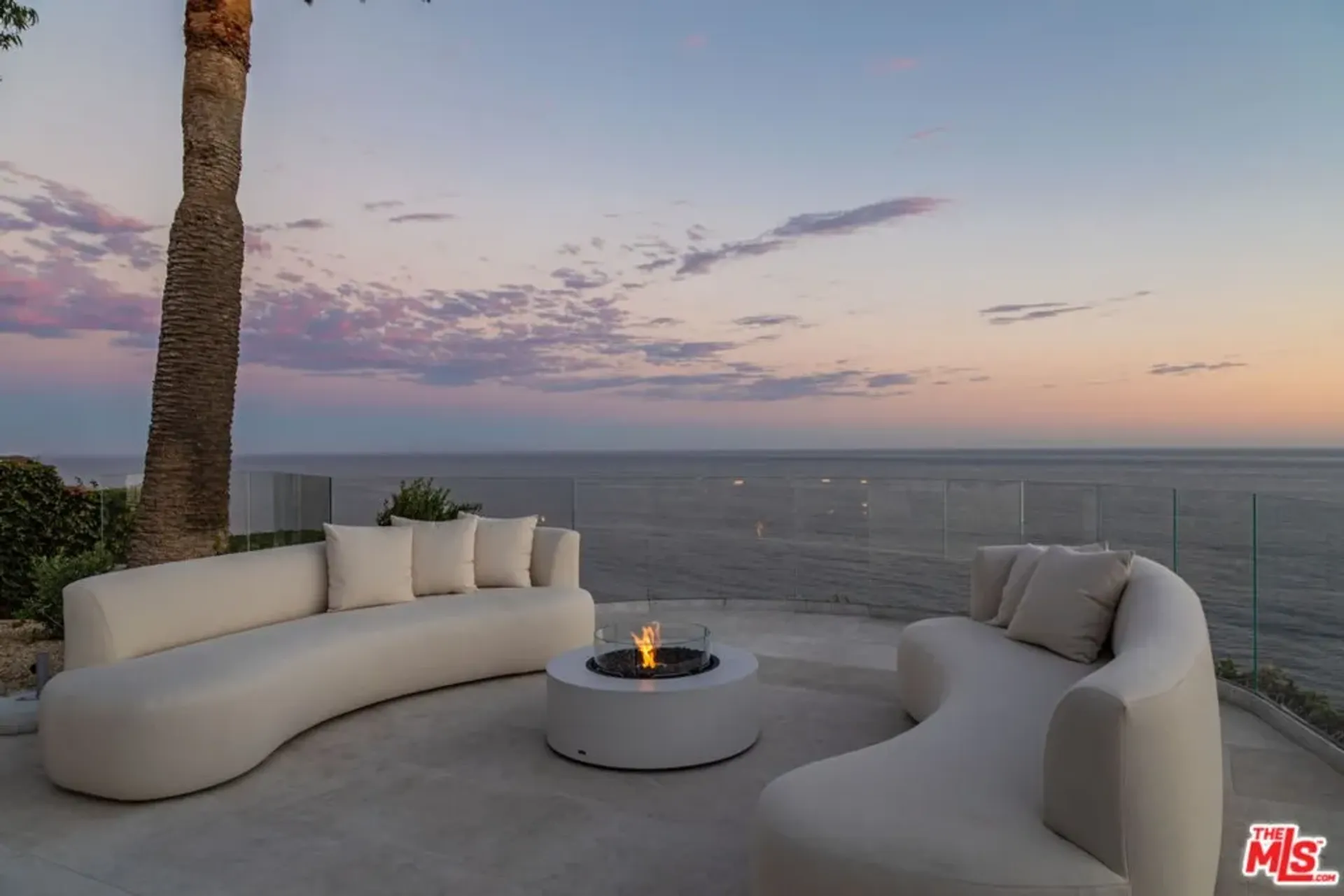 Condominium in Malibu, California 11014188