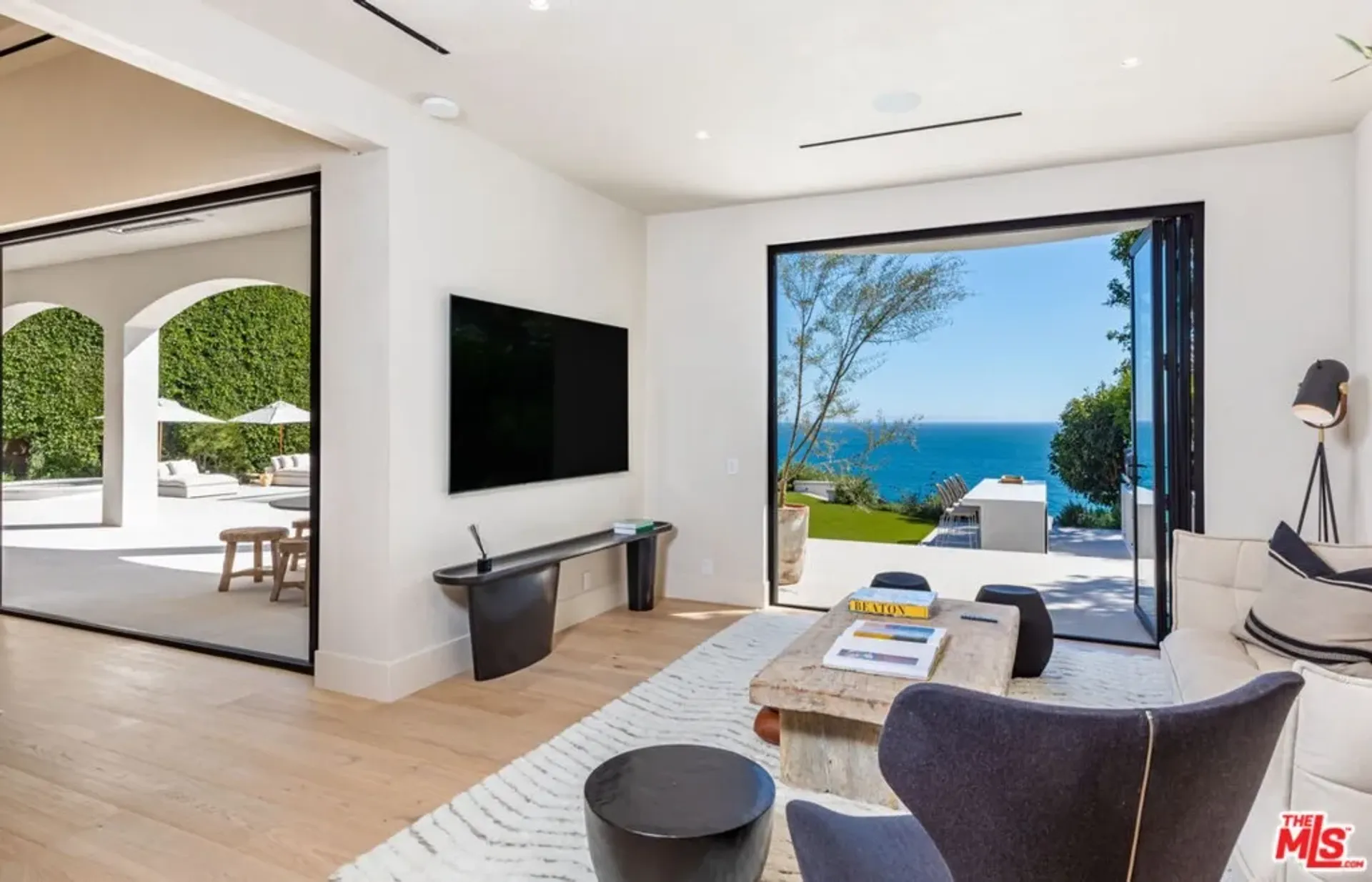 Condominium in Malibu, California 11014188