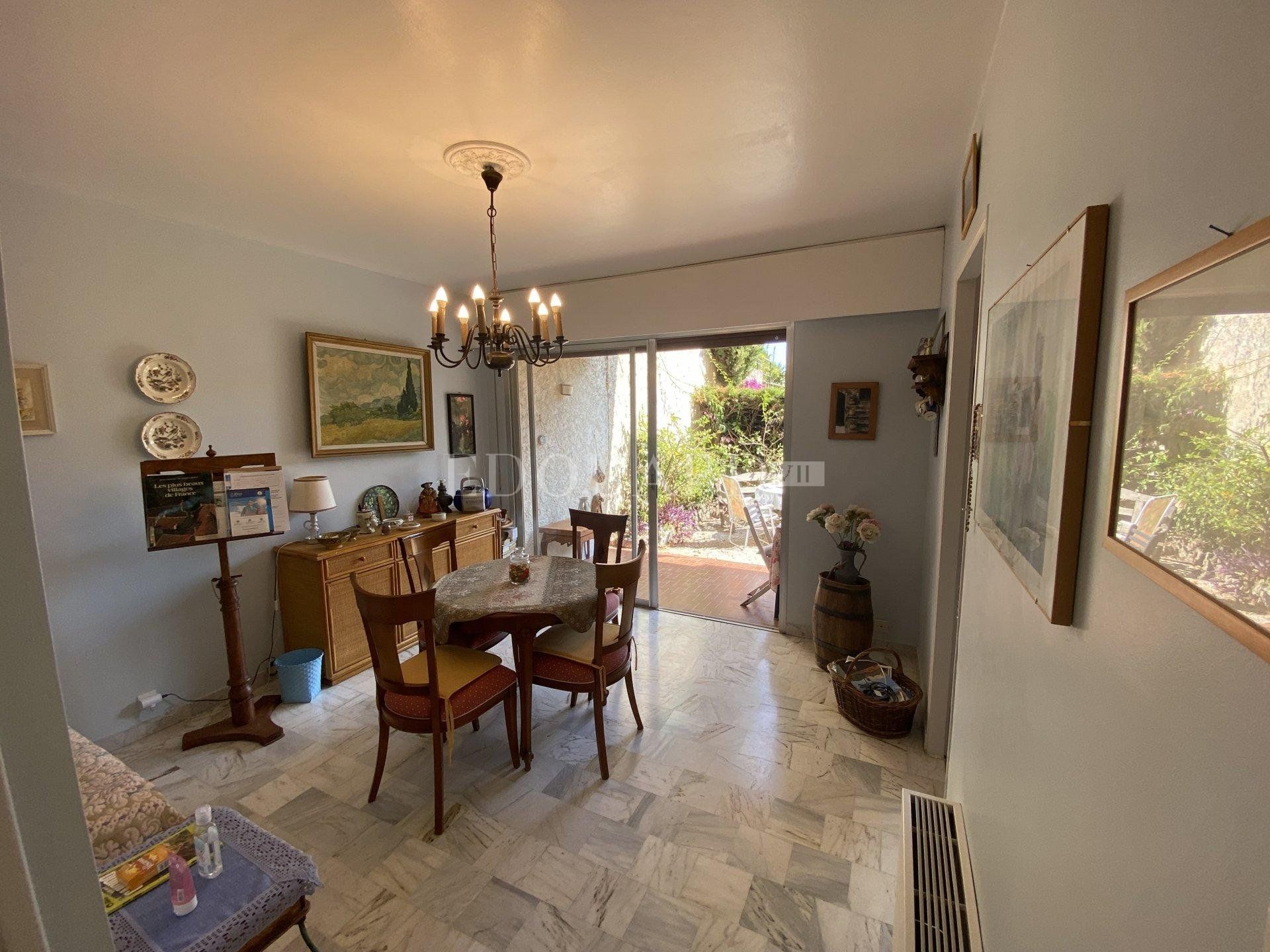 Condominium in Menton, Alpes-Maritimes 11018076