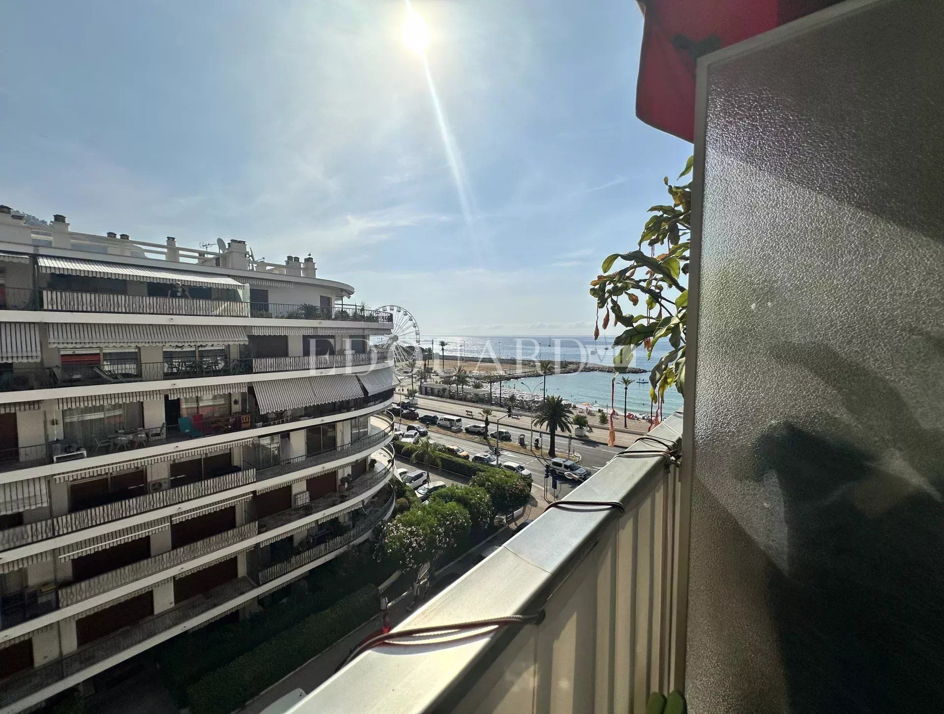 Condominium in Menton, Provence-Alpes-Cote d'Azur 11018080