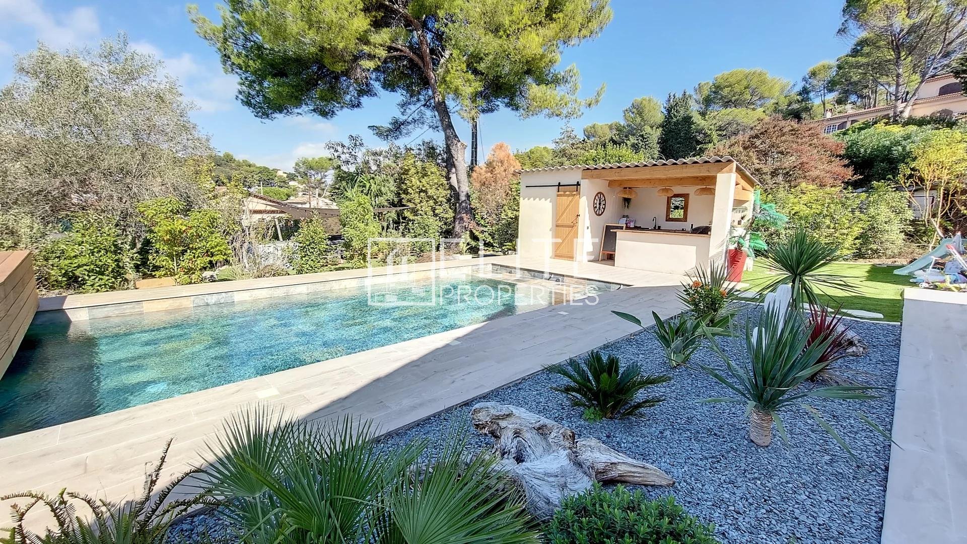 House in Vallauris, Provence-Alpes-Cote d'Azur 11023084