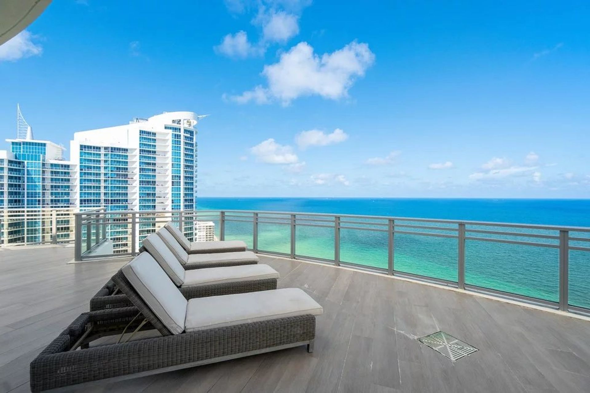 Condominium in Hollywood, Florida 11043070