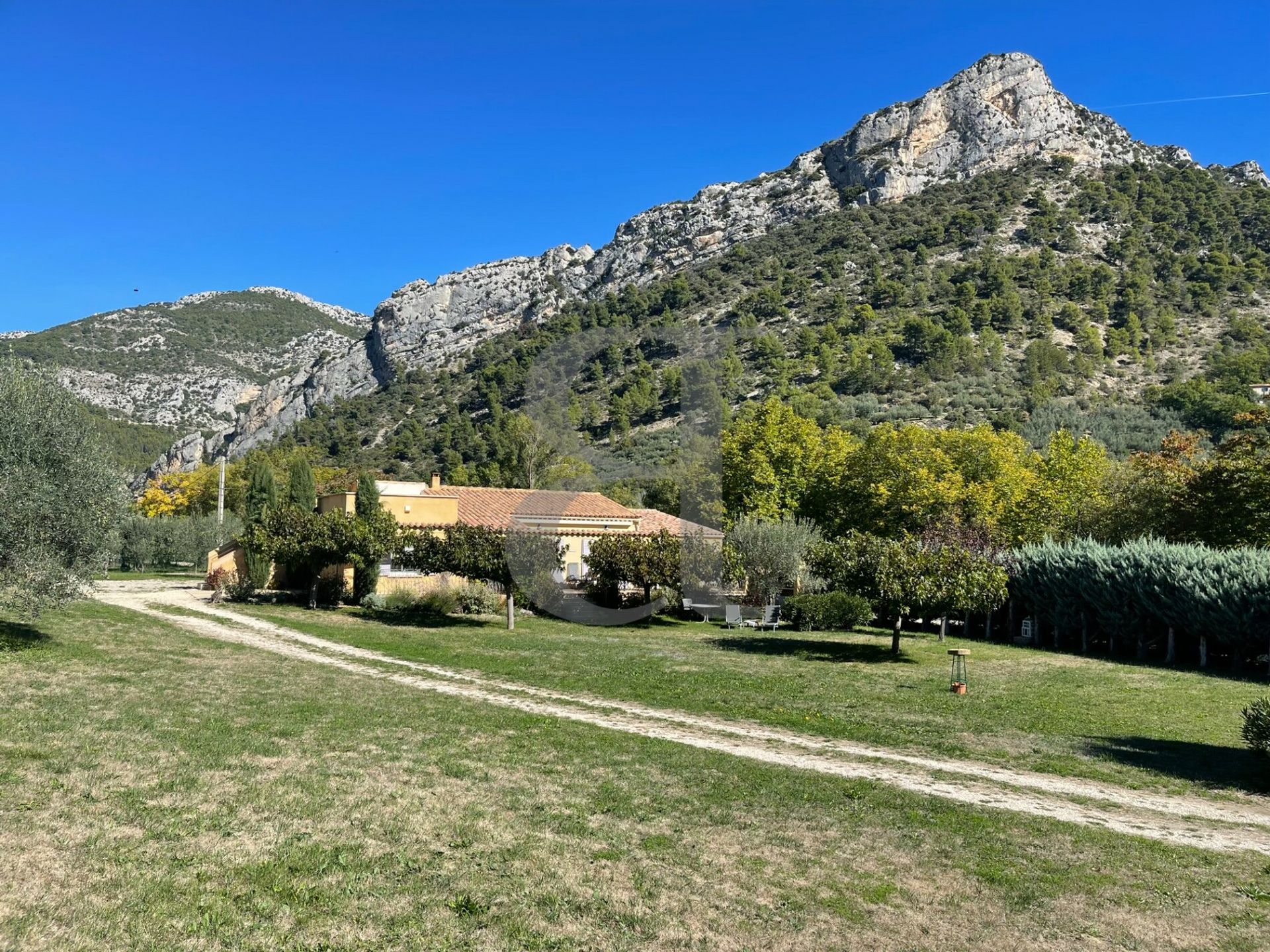 σπίτι σε Buis-les-Baronnies, Ωβέρνη-Ροδανός-Άλπεις 11043684