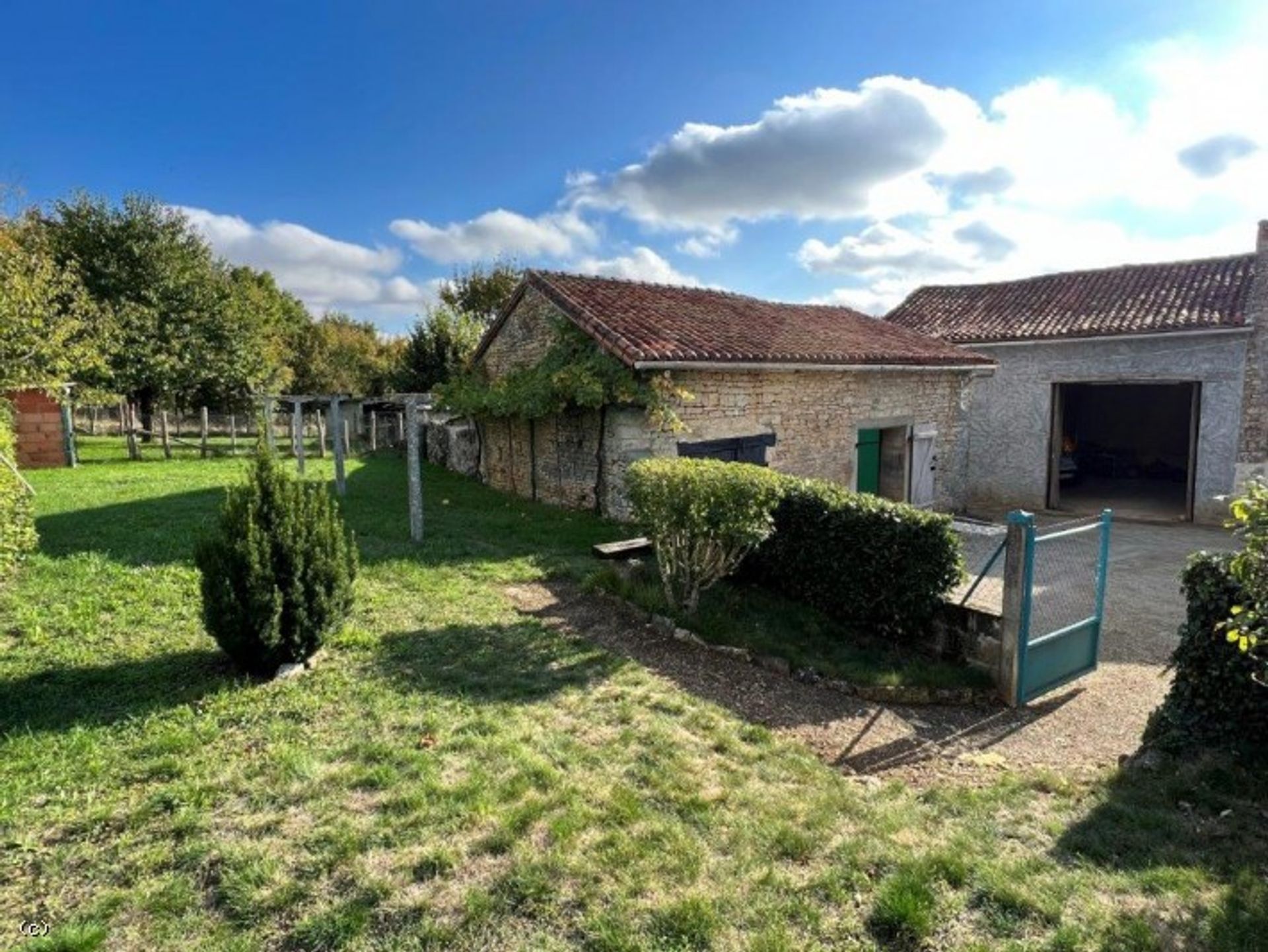 Hus i Aunac, Nouvelle-Aquitaine 11043841