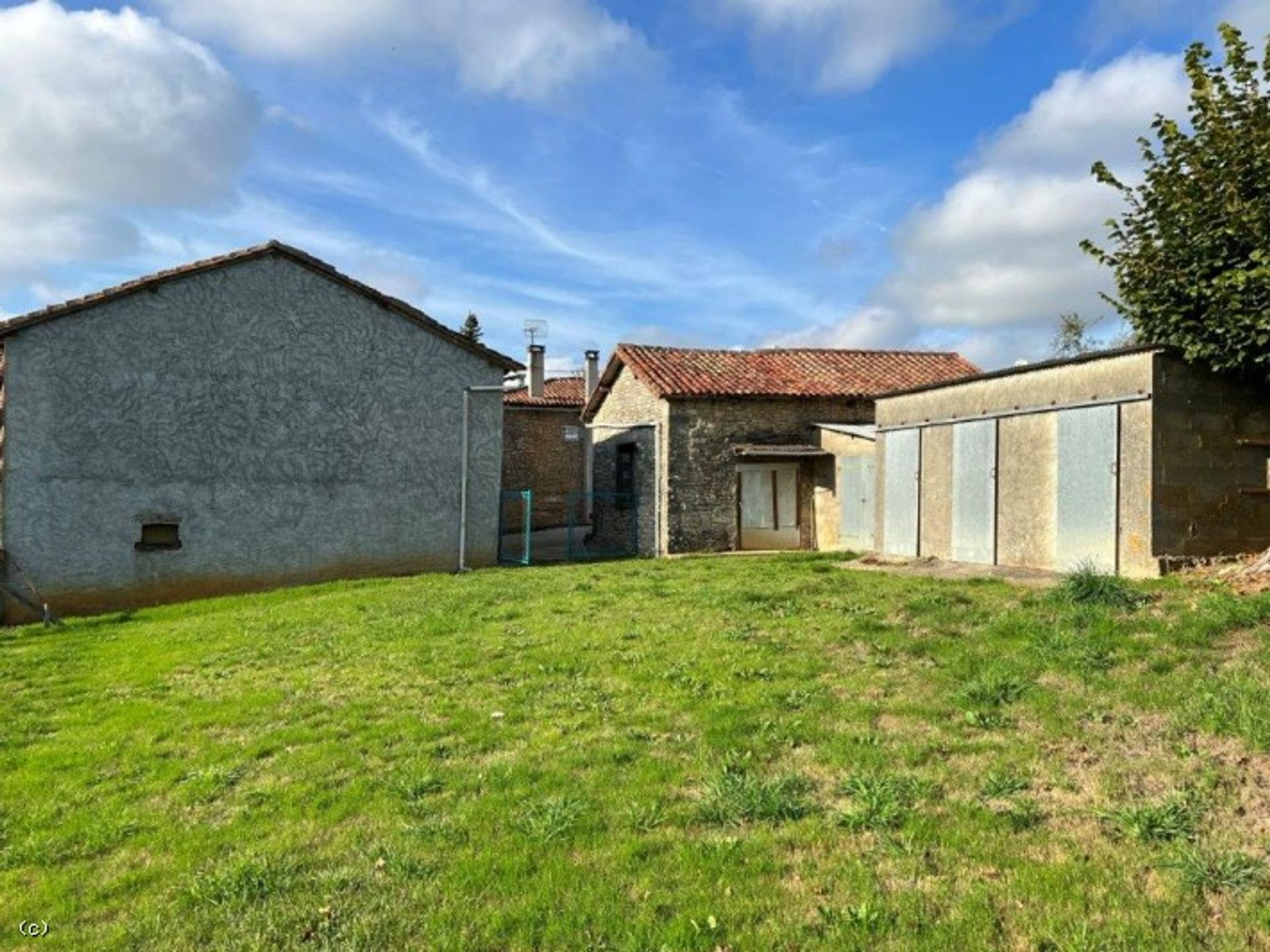 Rumah di Aunac-sur-Charente, Nouvelle-Aquitaine 11043841