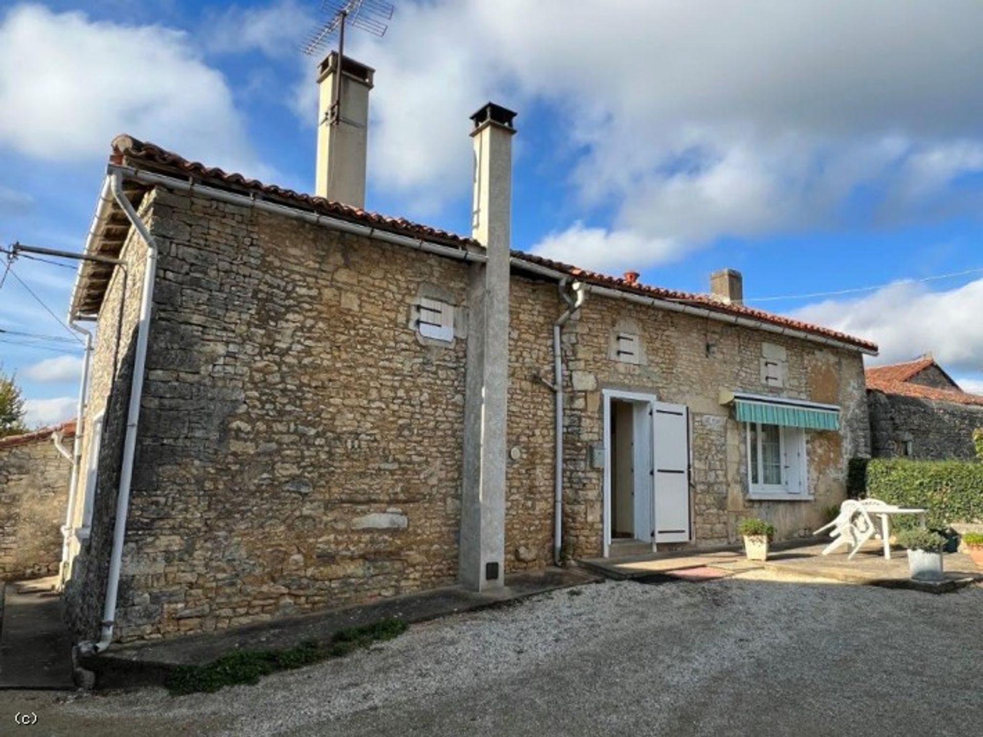 Rumah di Aunac-sur-Charente, Nouvelle-Aquitaine 11043841