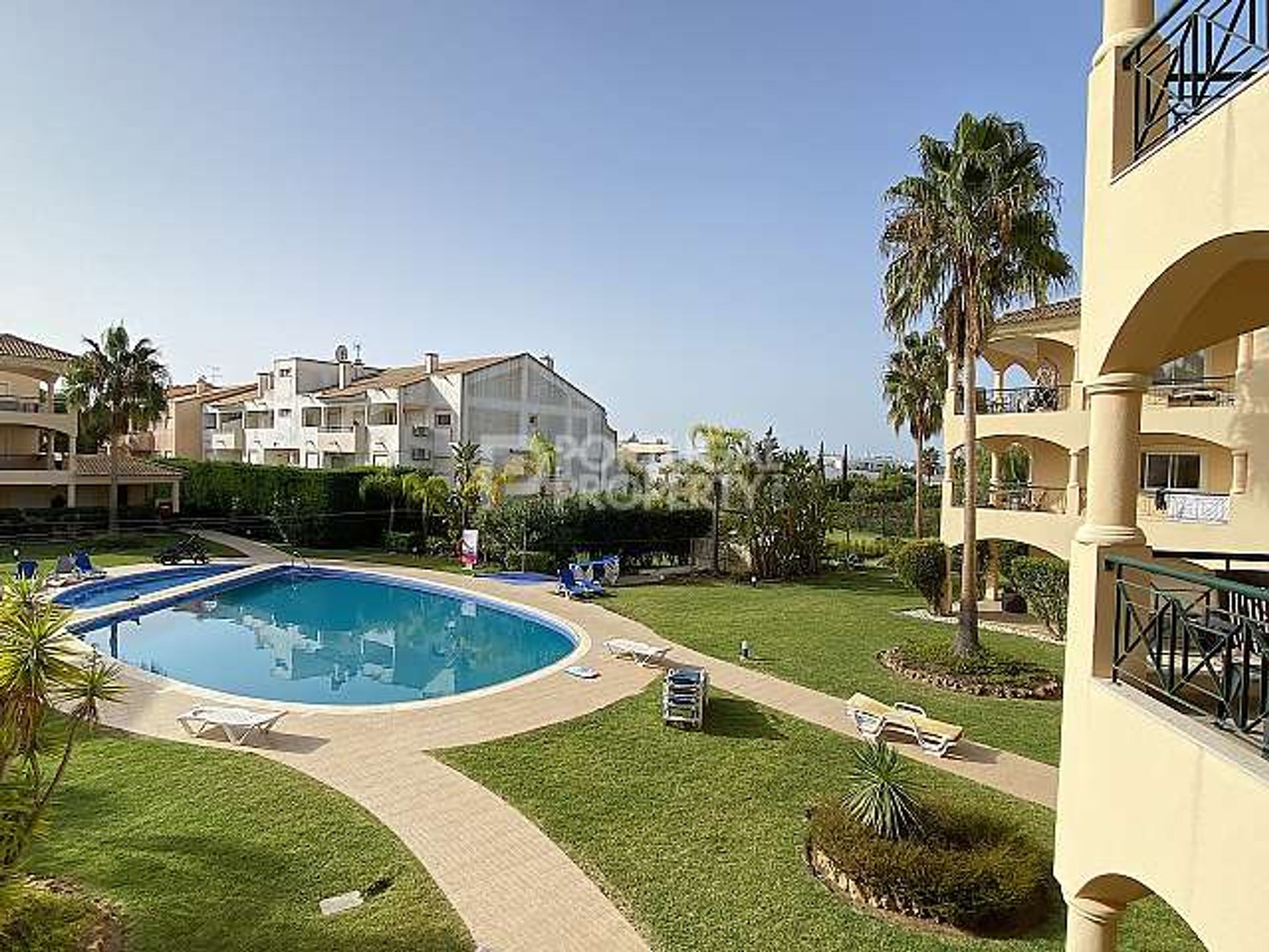 Condominium in Quarteira, Faro 11043970