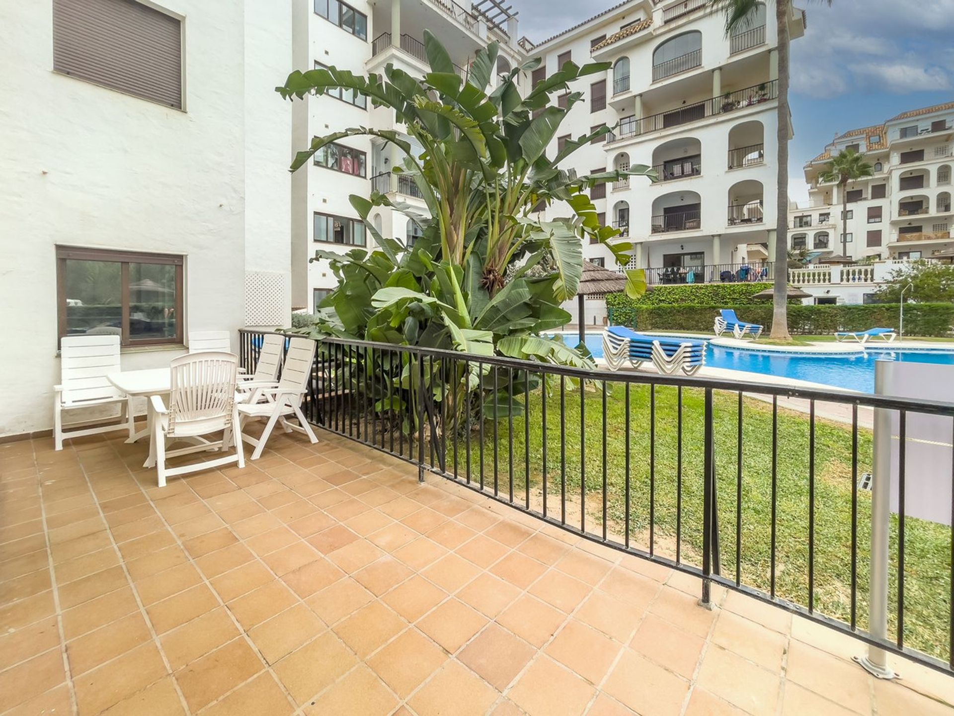 Condominium in Castillo de Sabinillas, Andalusië 11044004