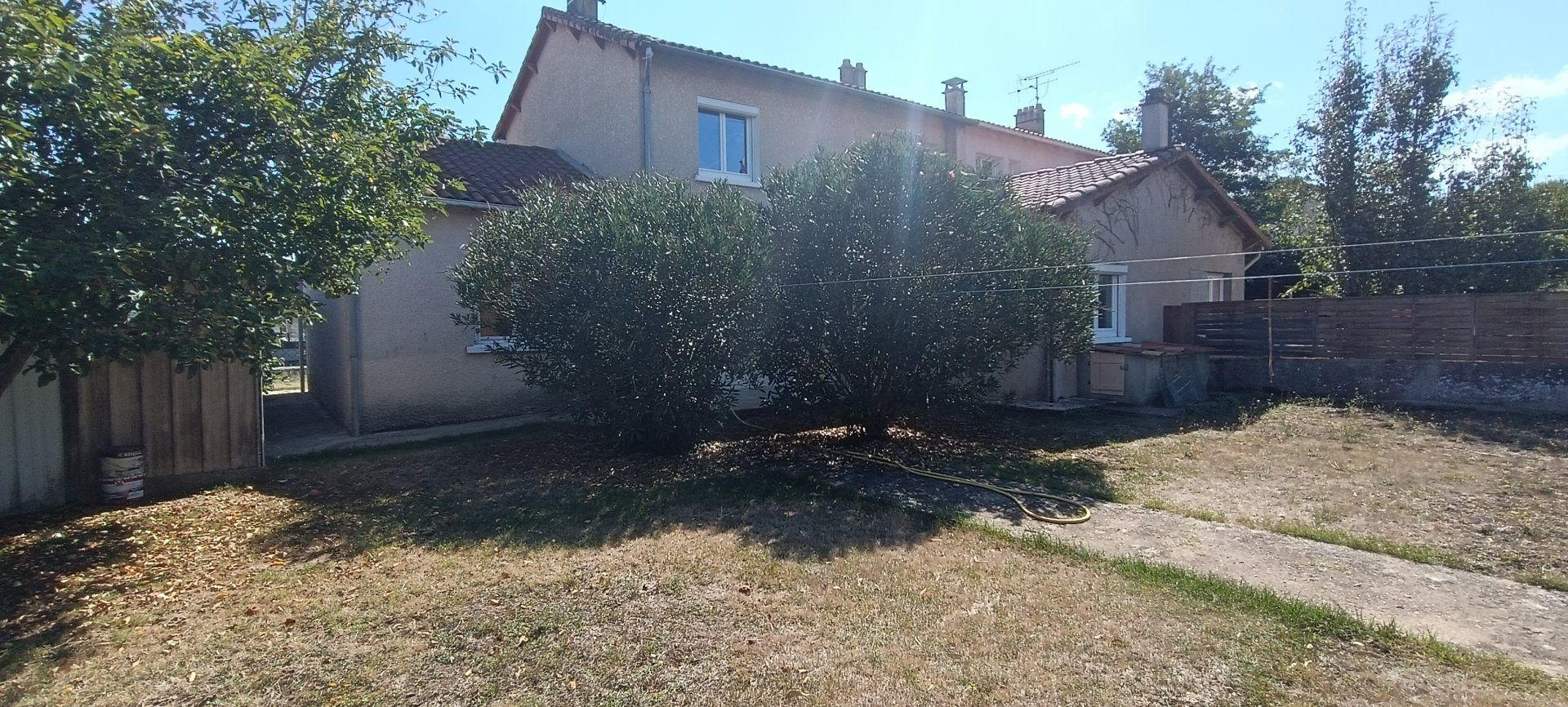 casa en Ruffec, Nouvelle-Aquitaine 11044100