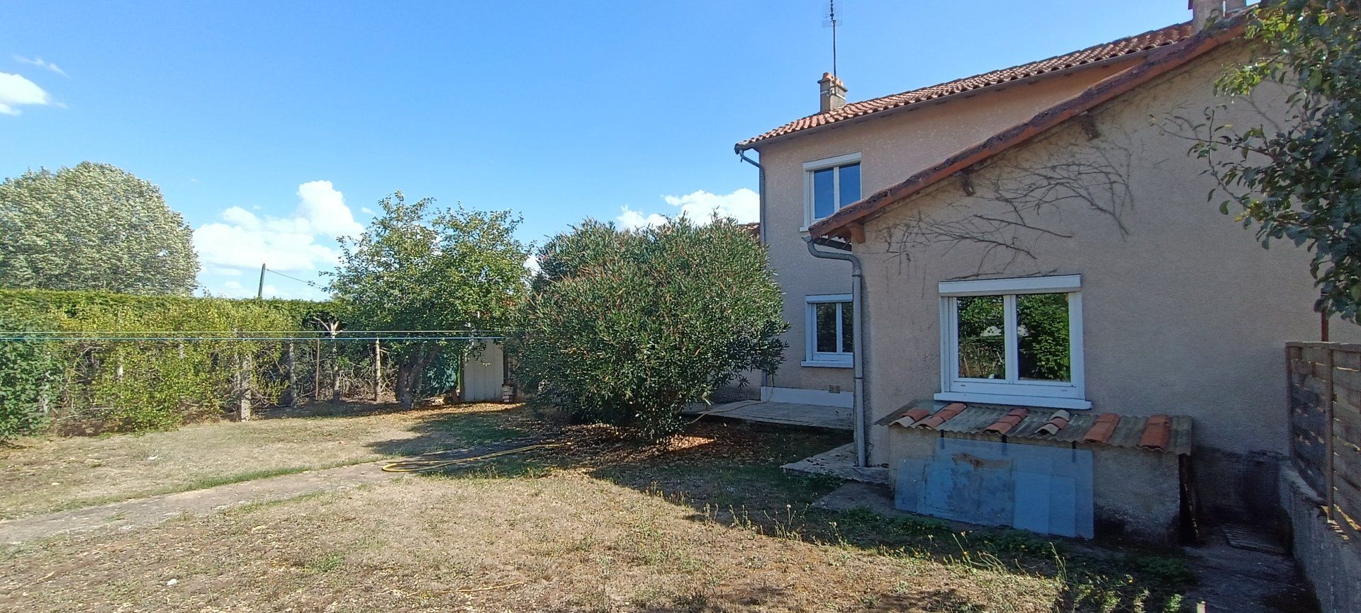 casa en Ruffec, Nouvelle-Aquitaine 11044100