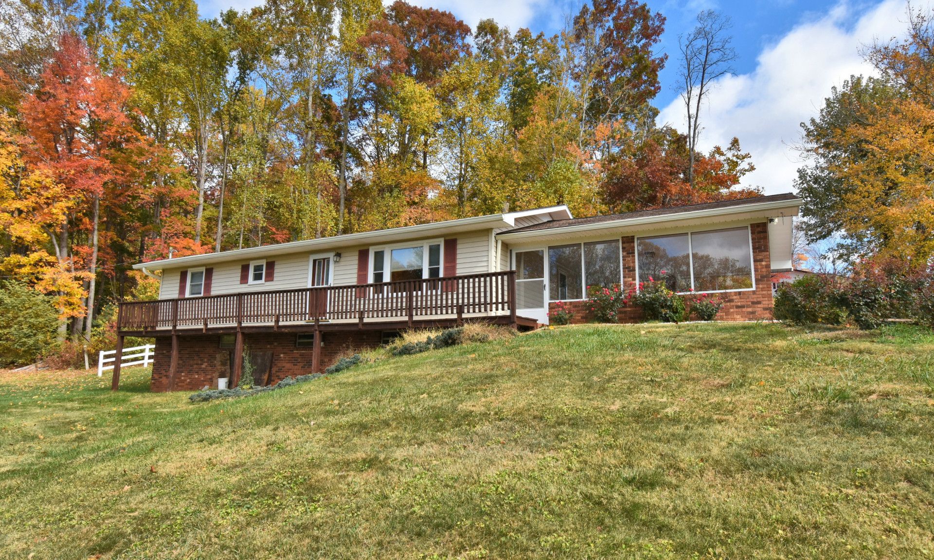 House in Nathans Creek, North Carolina 11044158