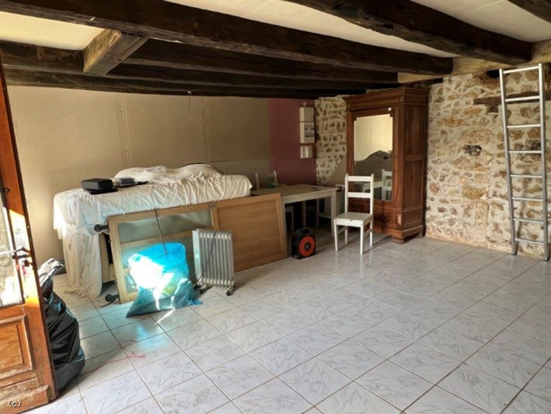 Hus i Saint-Claud, Nouvelle-Aquitaine 11044701