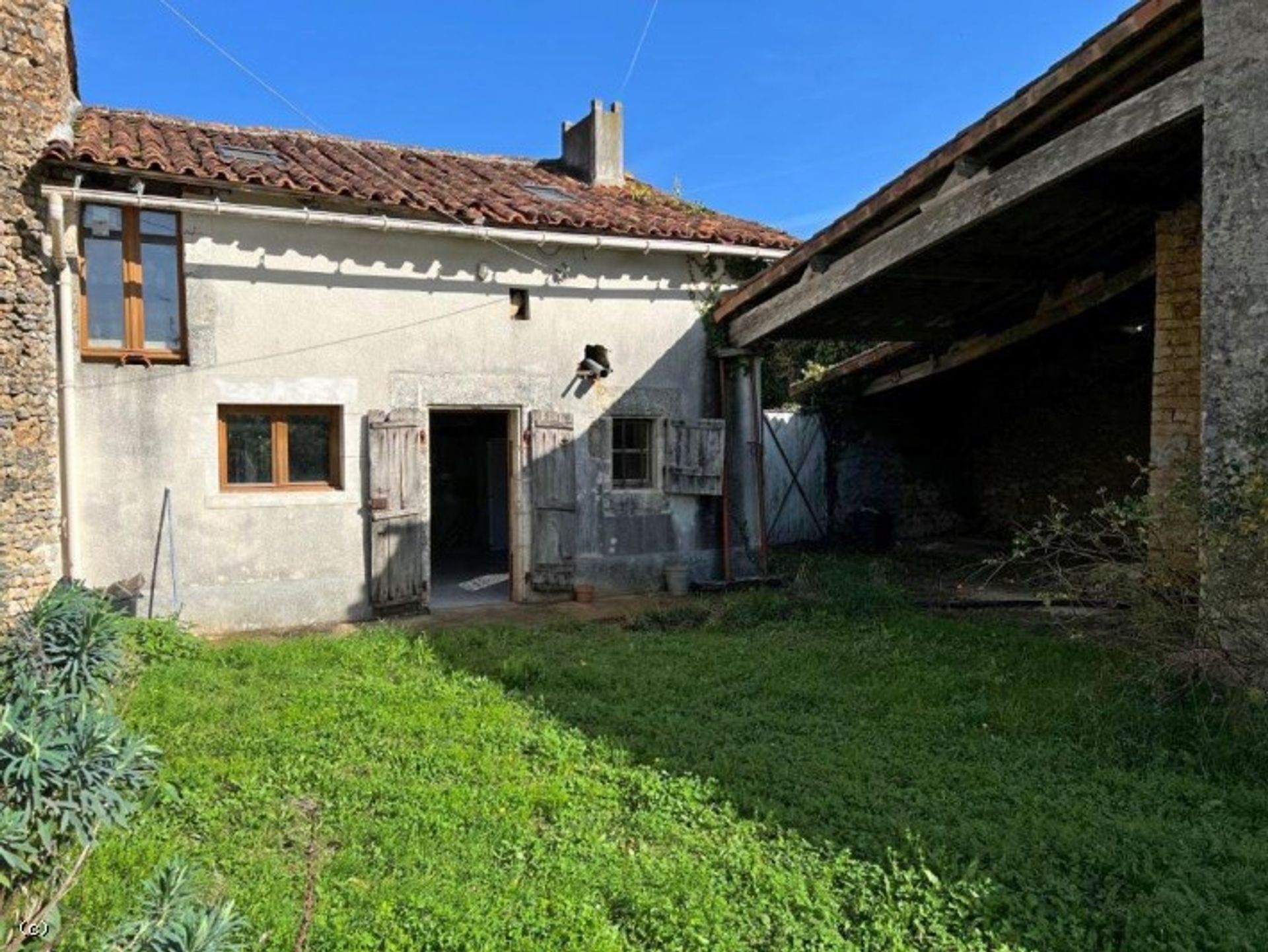 Rumah di Saint-Claud, Nouvelle-Aquitaine 11044701