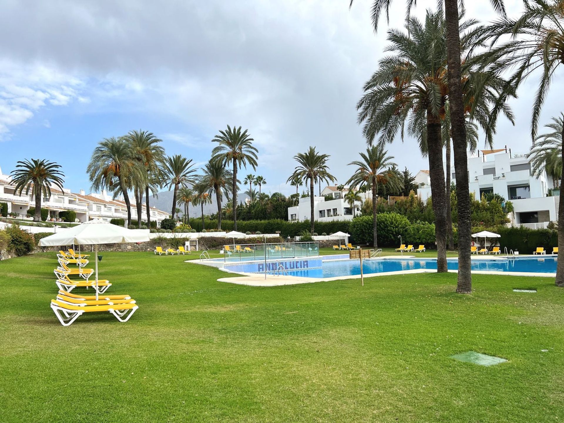 Condominium in Marbella, Andalucía 11044998