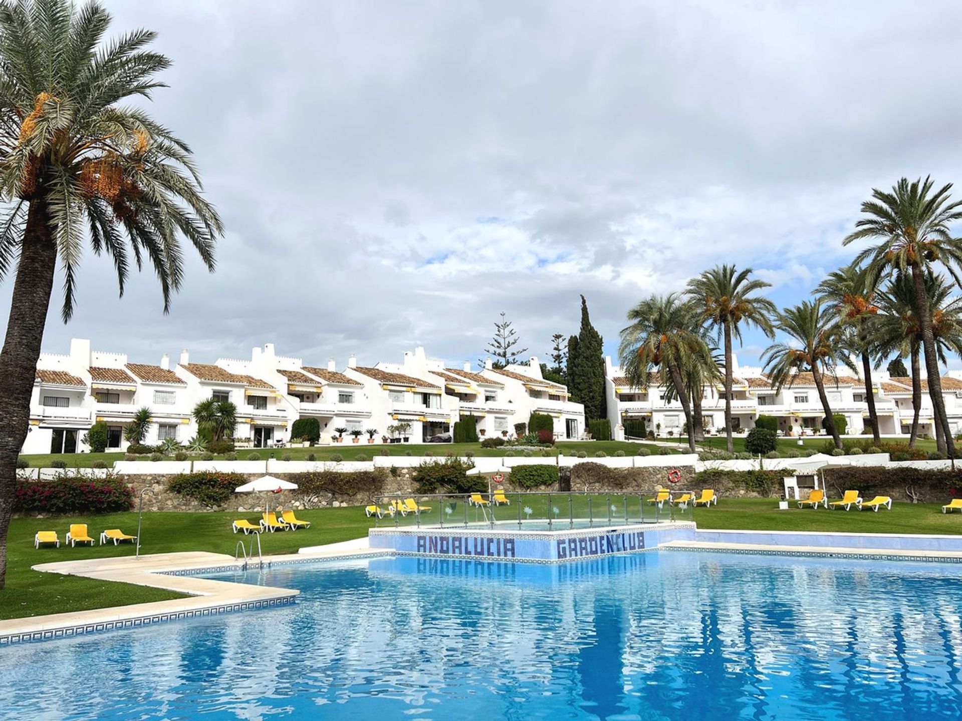 Condominium in Marbella, Andalucía 11044998