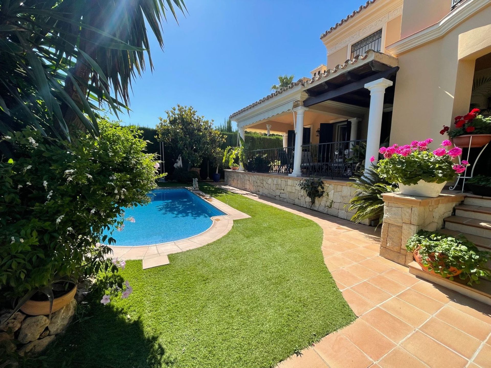 House in Alhaurin de la Torre, Andalusia 11047105