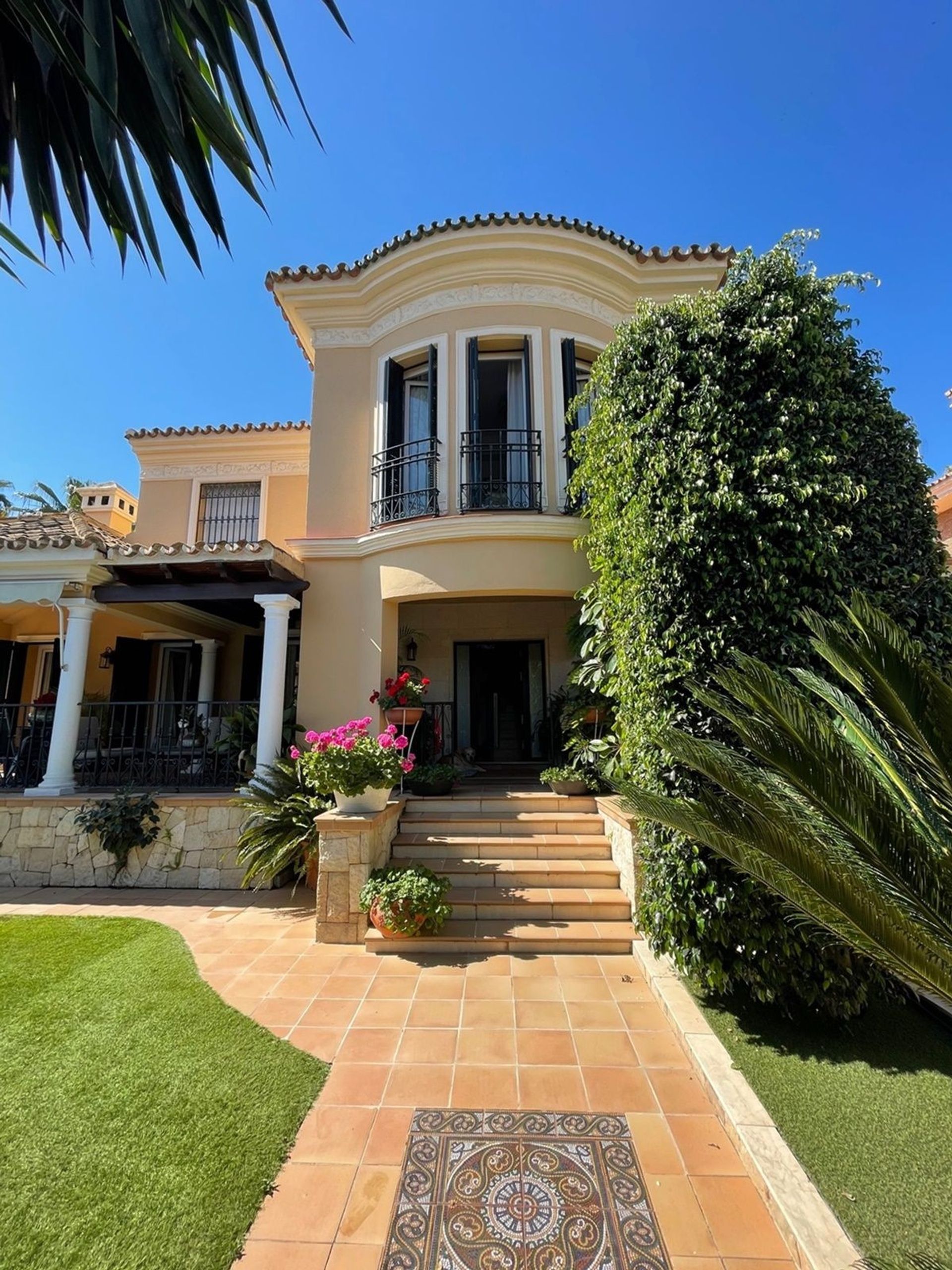 House in Alhaurin de la Torre, Andalusia 11047105