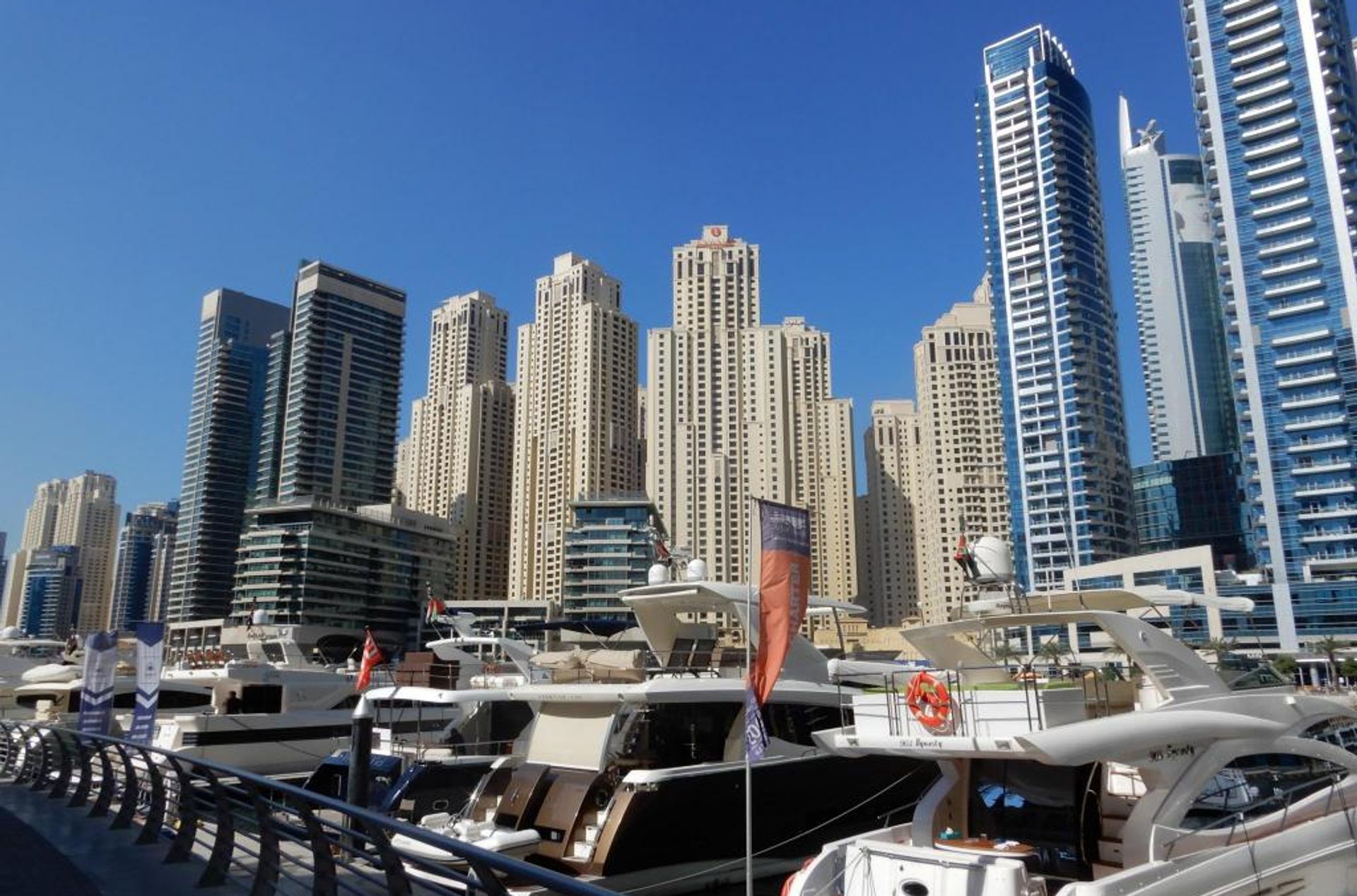 Condominium in Dubai, Dubayy 11047622