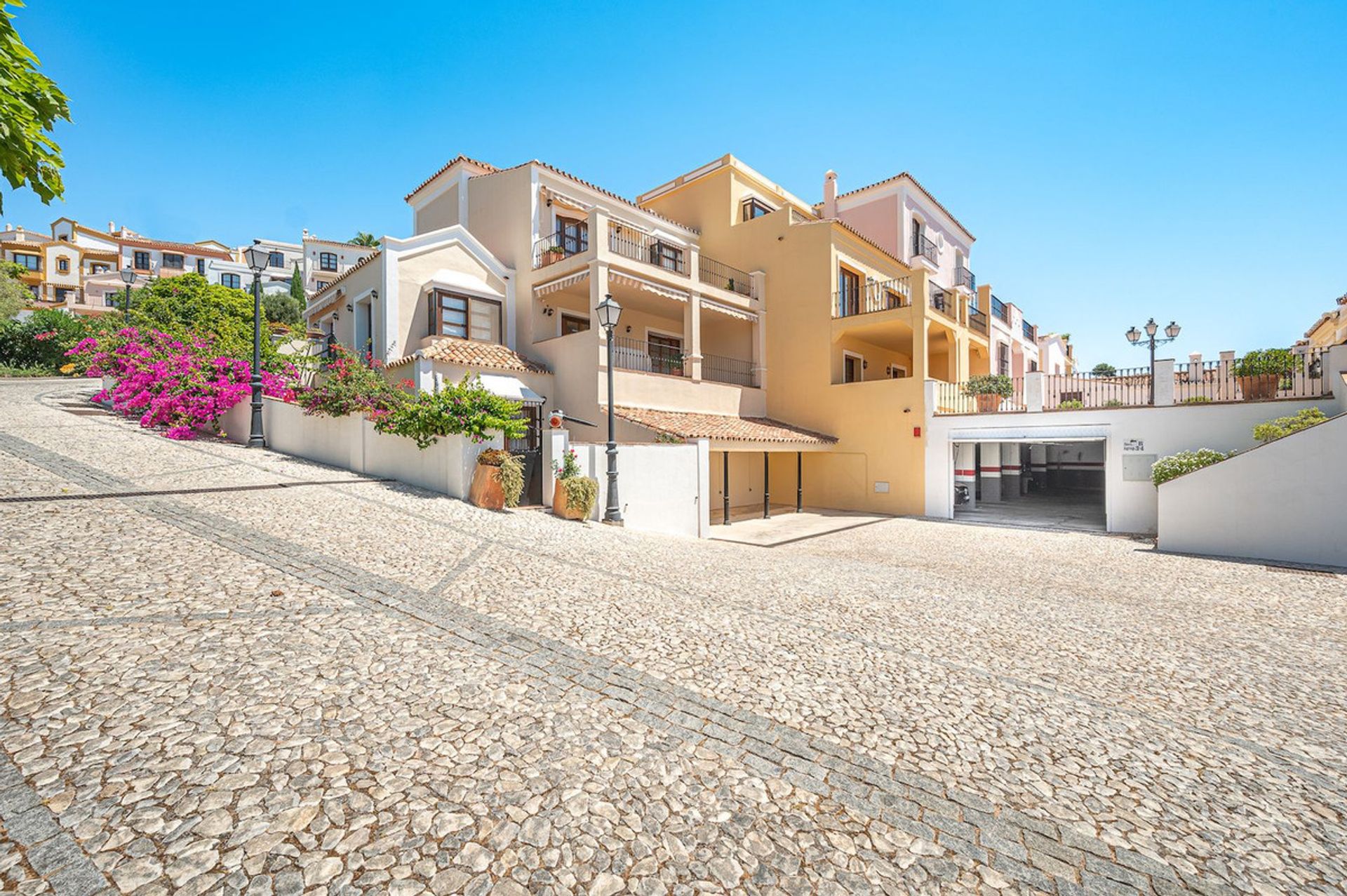 House in Benahavís, Andalusia 11047647