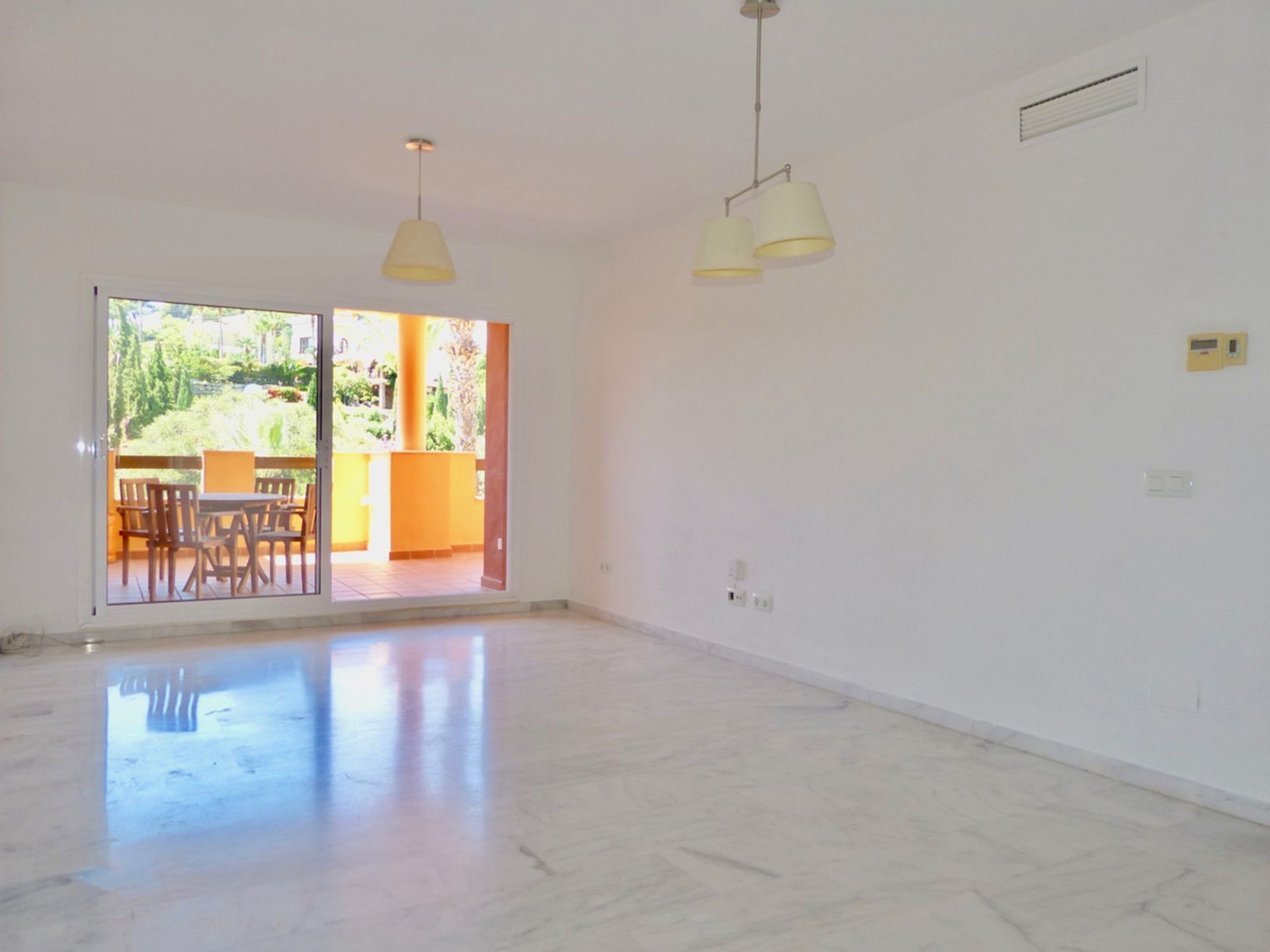 Condominium in Marbella, Andalucía 11048661