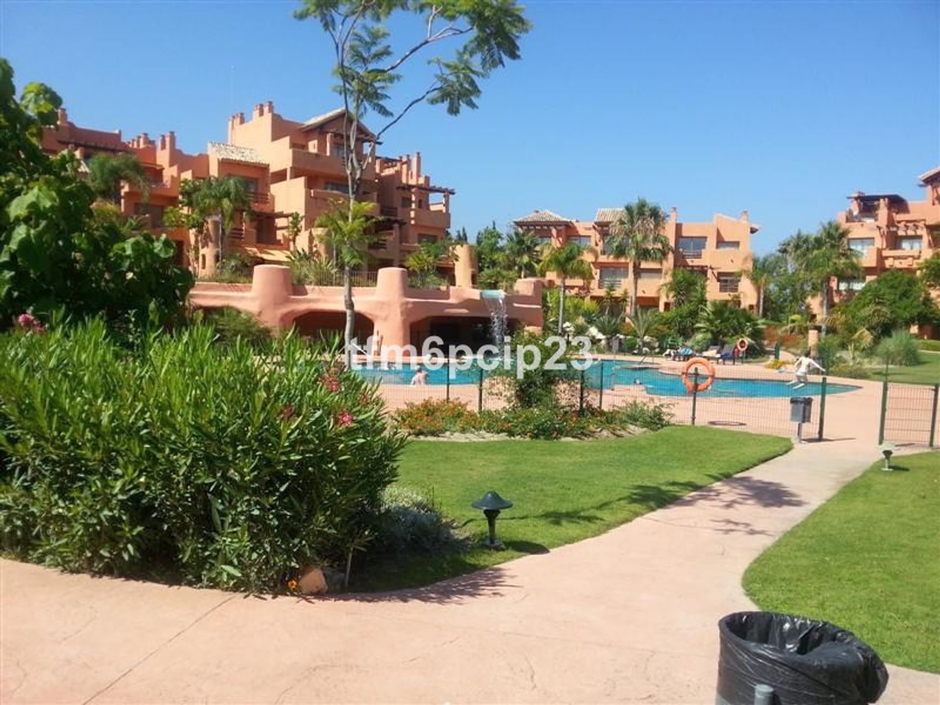 公寓 在 Estepona, Andalucía 11048730