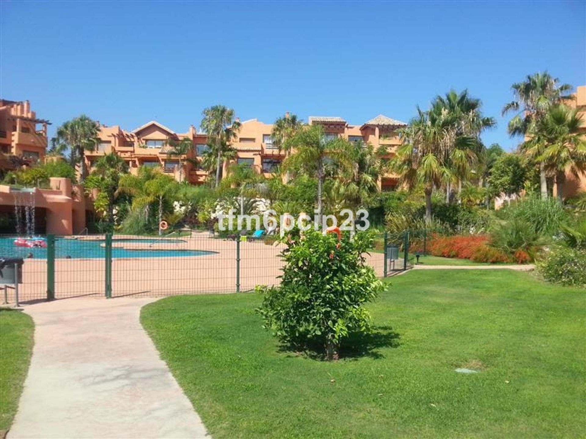 Кондоминиум в Estepona, Andalucía 11048730