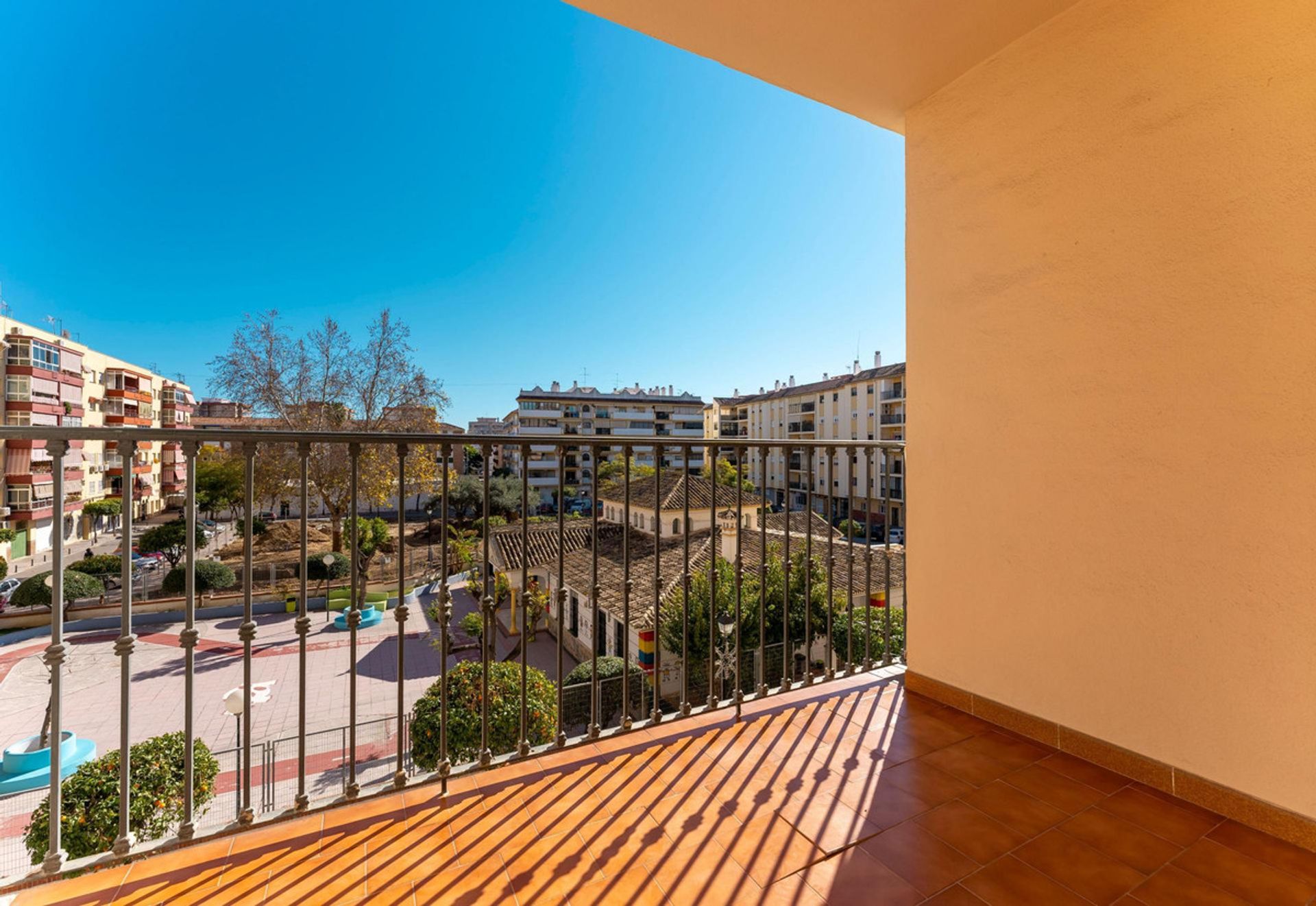 Condominium in Fuengirola, Andalucía 11048794