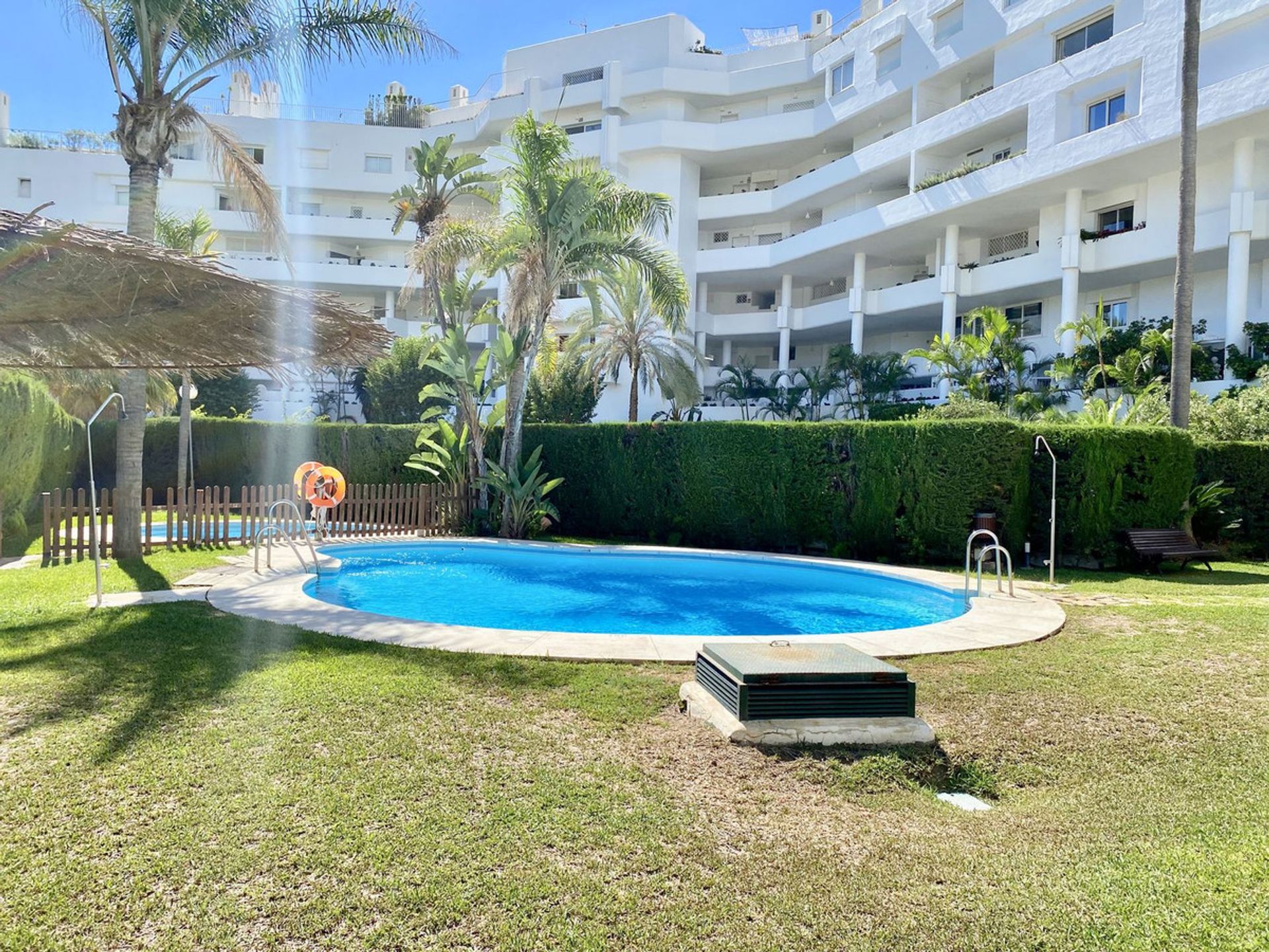 Condominium in San Pedro Alcántara, Andalucía 11048867