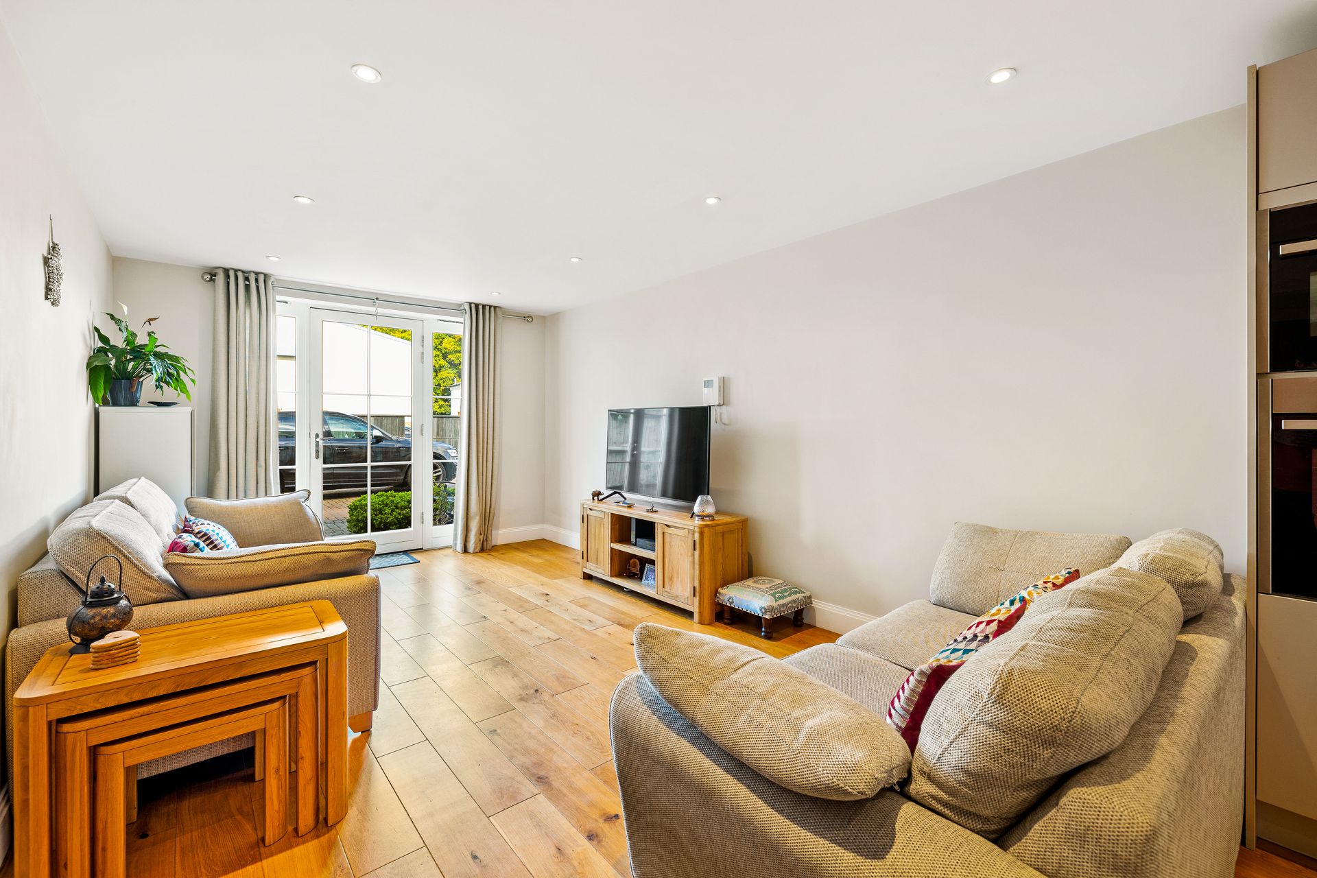 Condominium in Reigate, Surrey 11048941