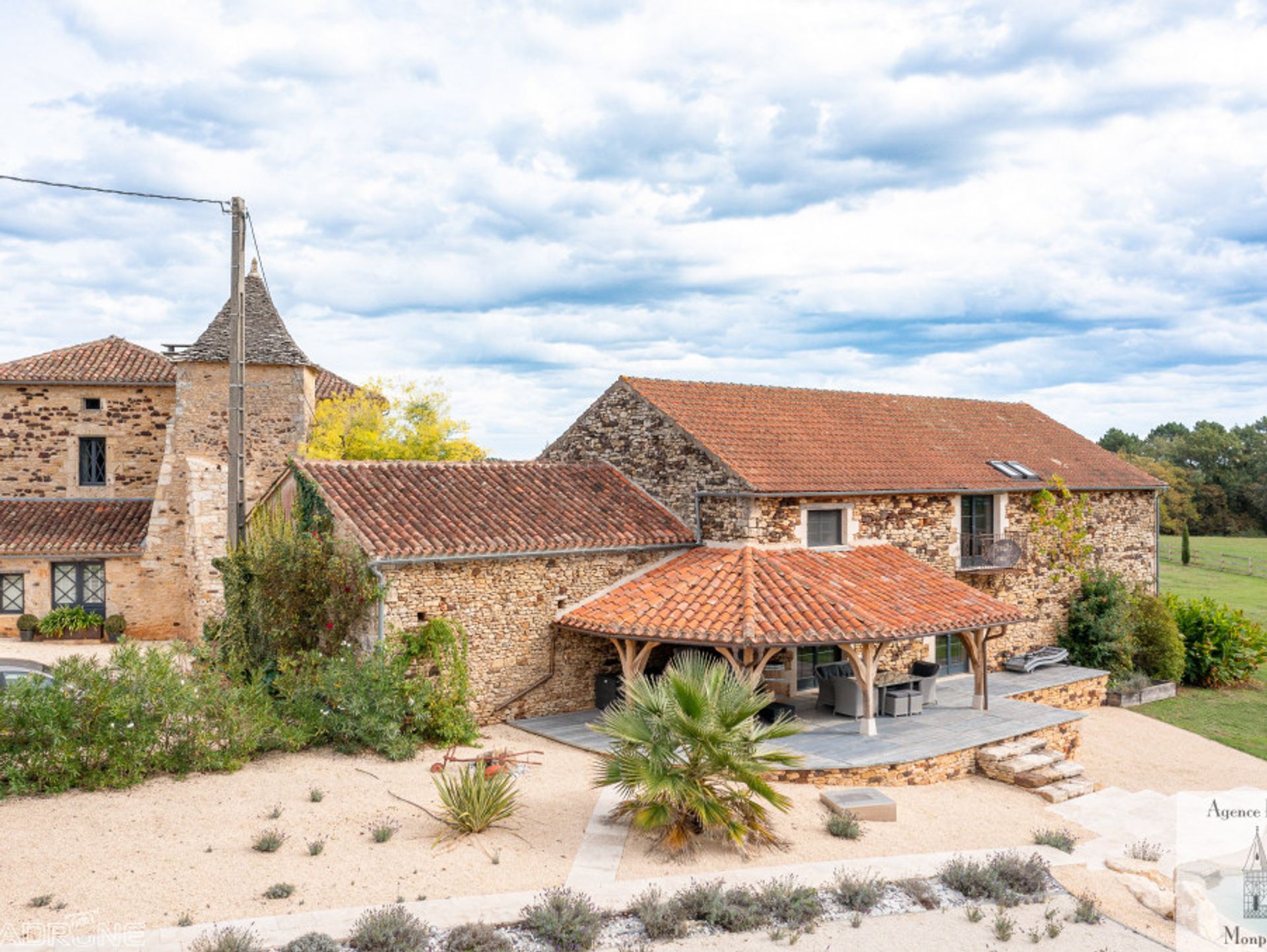 Dom w Sauveterre-la-Lémance, Nouvelle-Aquitaine 11049706