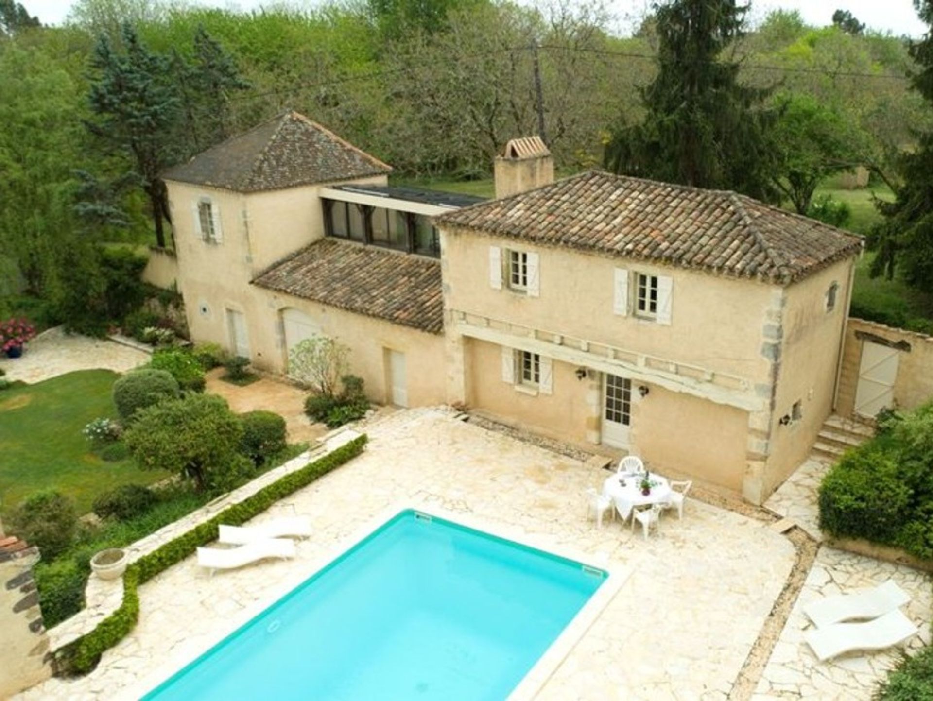 Huis in Mazeyrolles, Nouvelle-Aquitaine 11049724