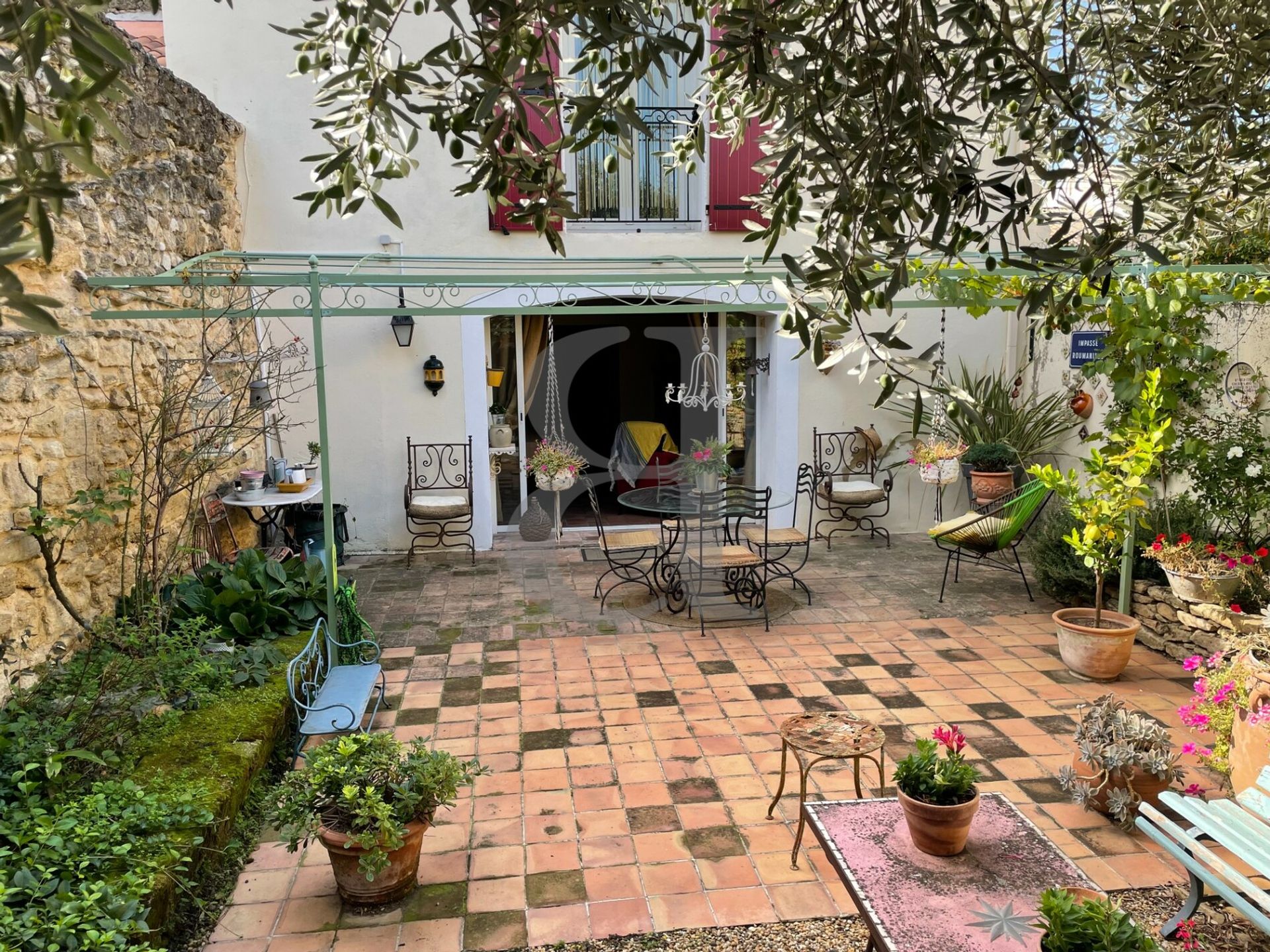 Huis in Sainte-Cecile-les-Vignes, Provence-Alpes-Côte d'Azur 11049731