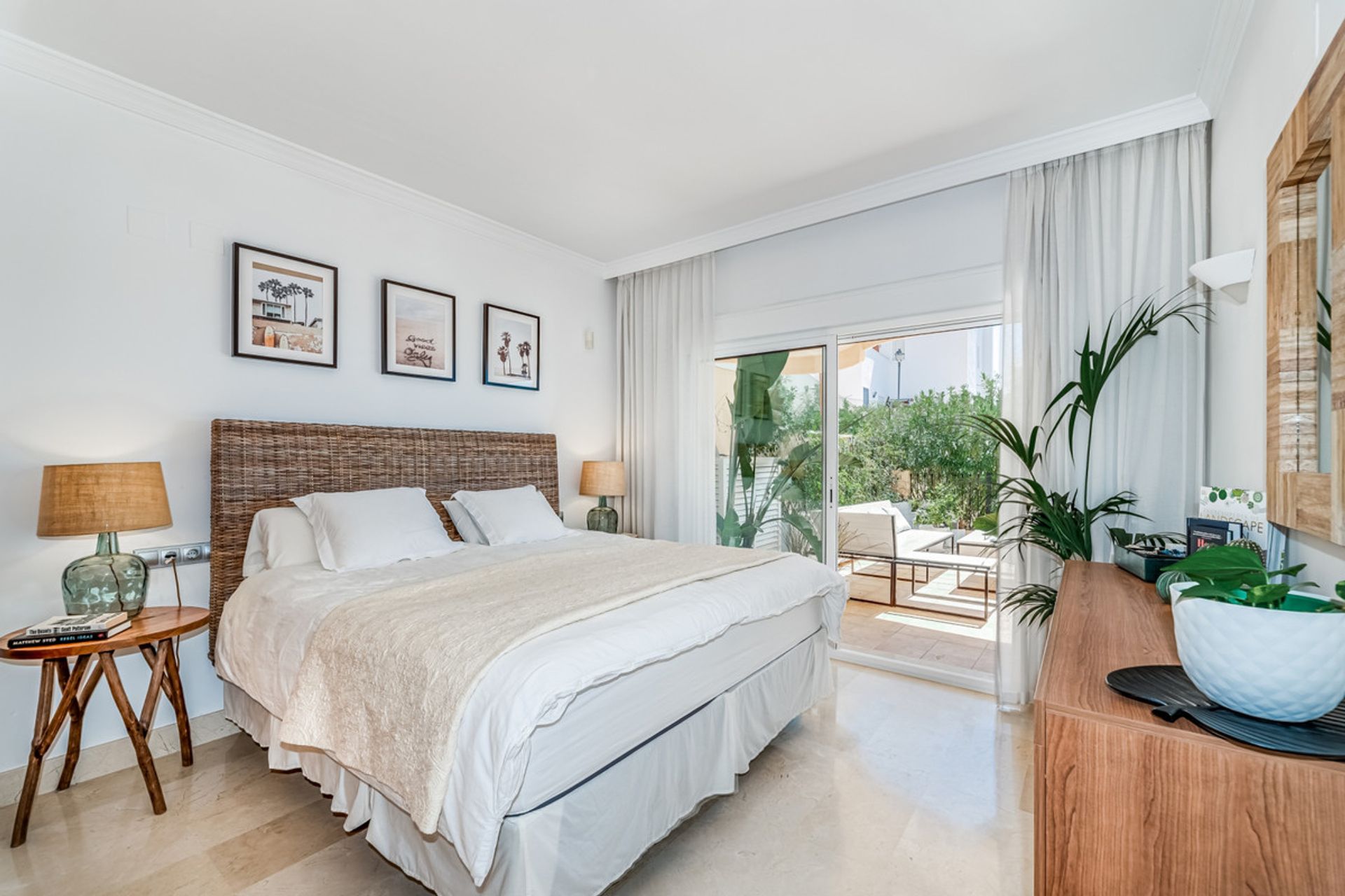 Condominium in Marbella, Andalucía 11049746