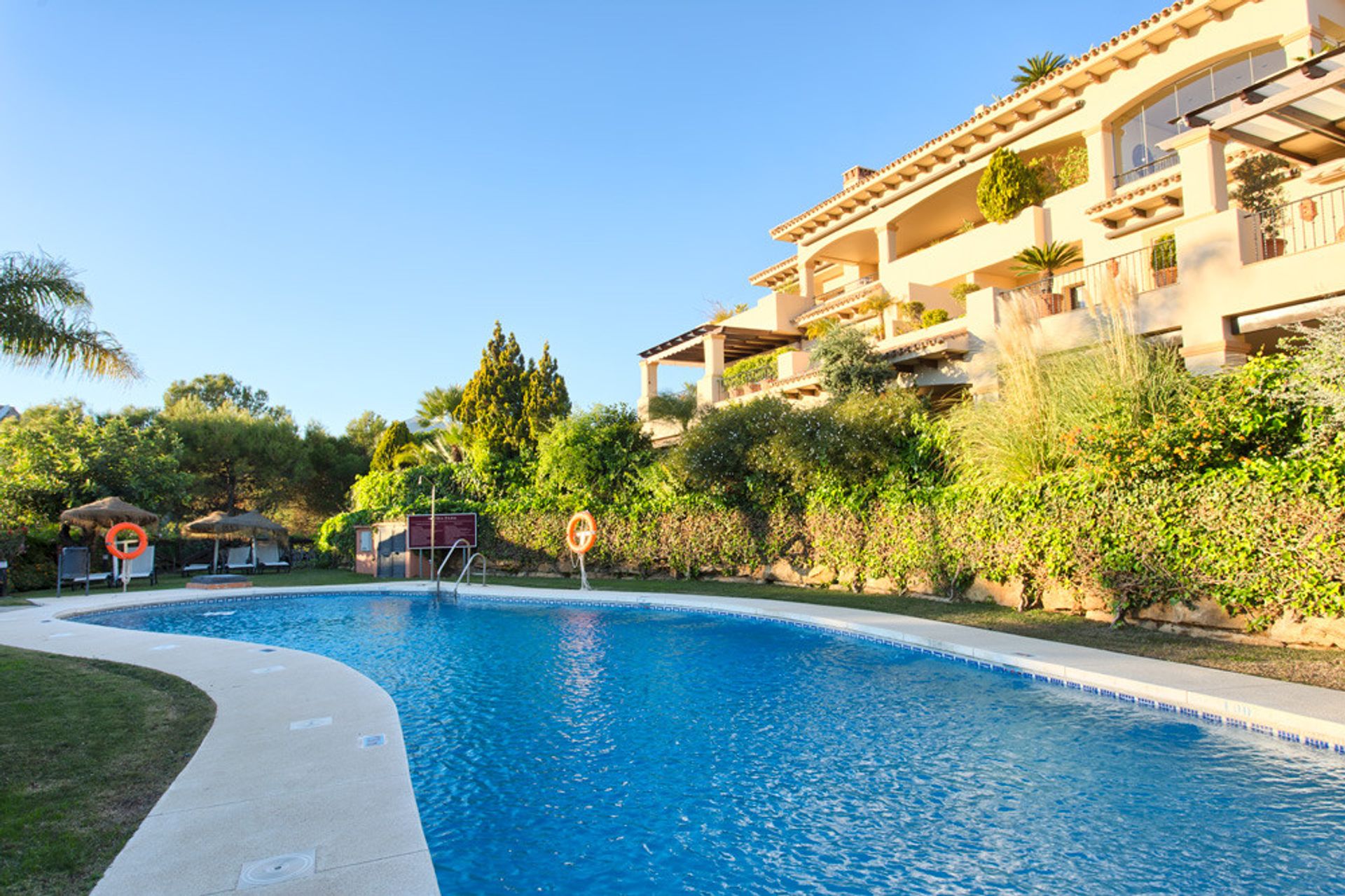 Condominium in Marbella, Andalucía 11049885