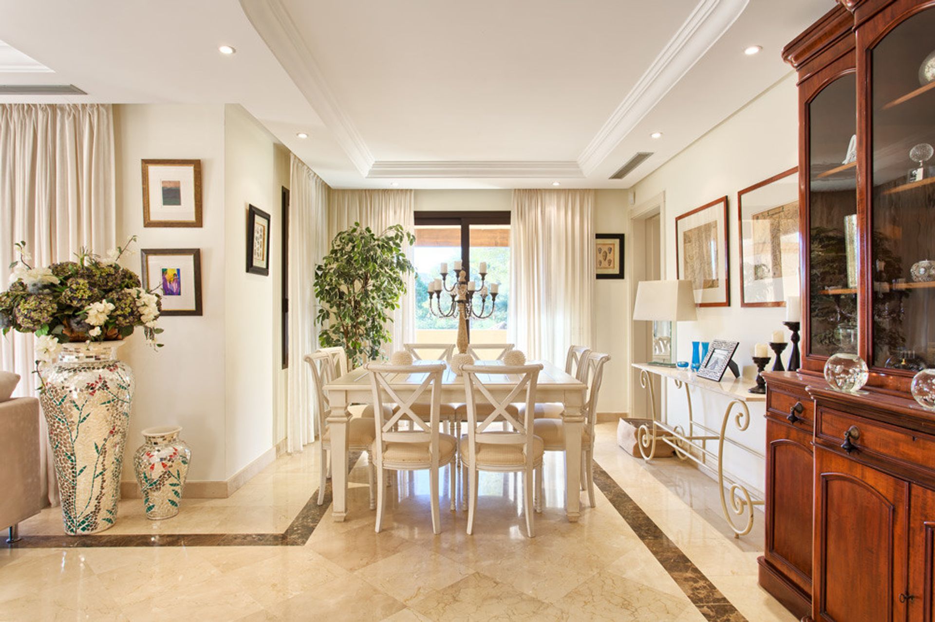 Condominium in Marbella, Andalucía 11049885