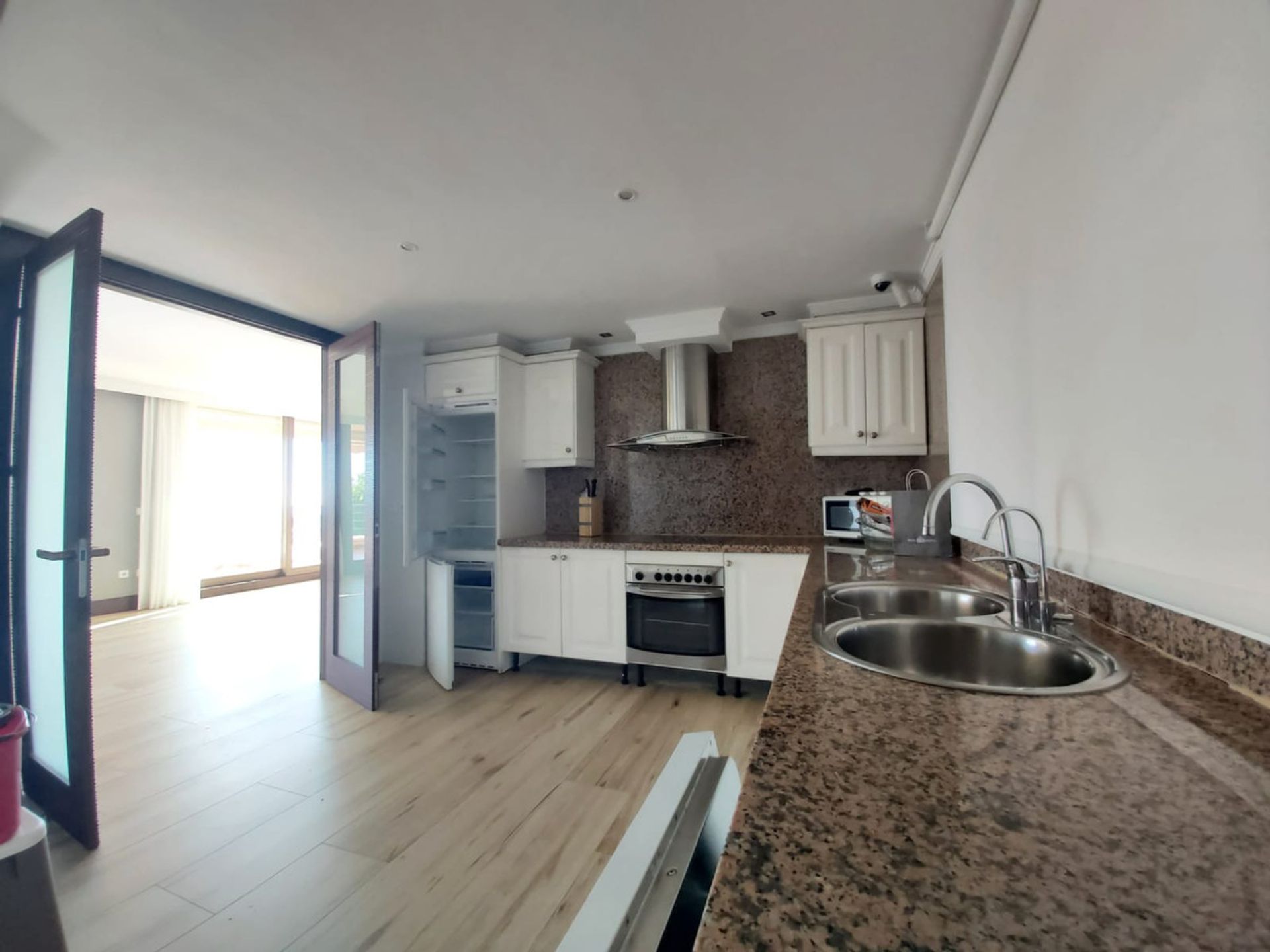 Condominium in Marbella, Andalucía 11049926