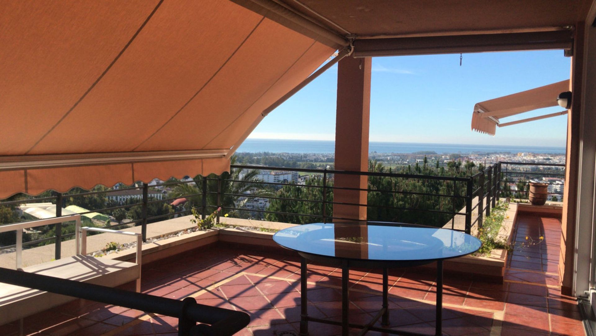 Condominium in Marbella, Andalucía 11049926