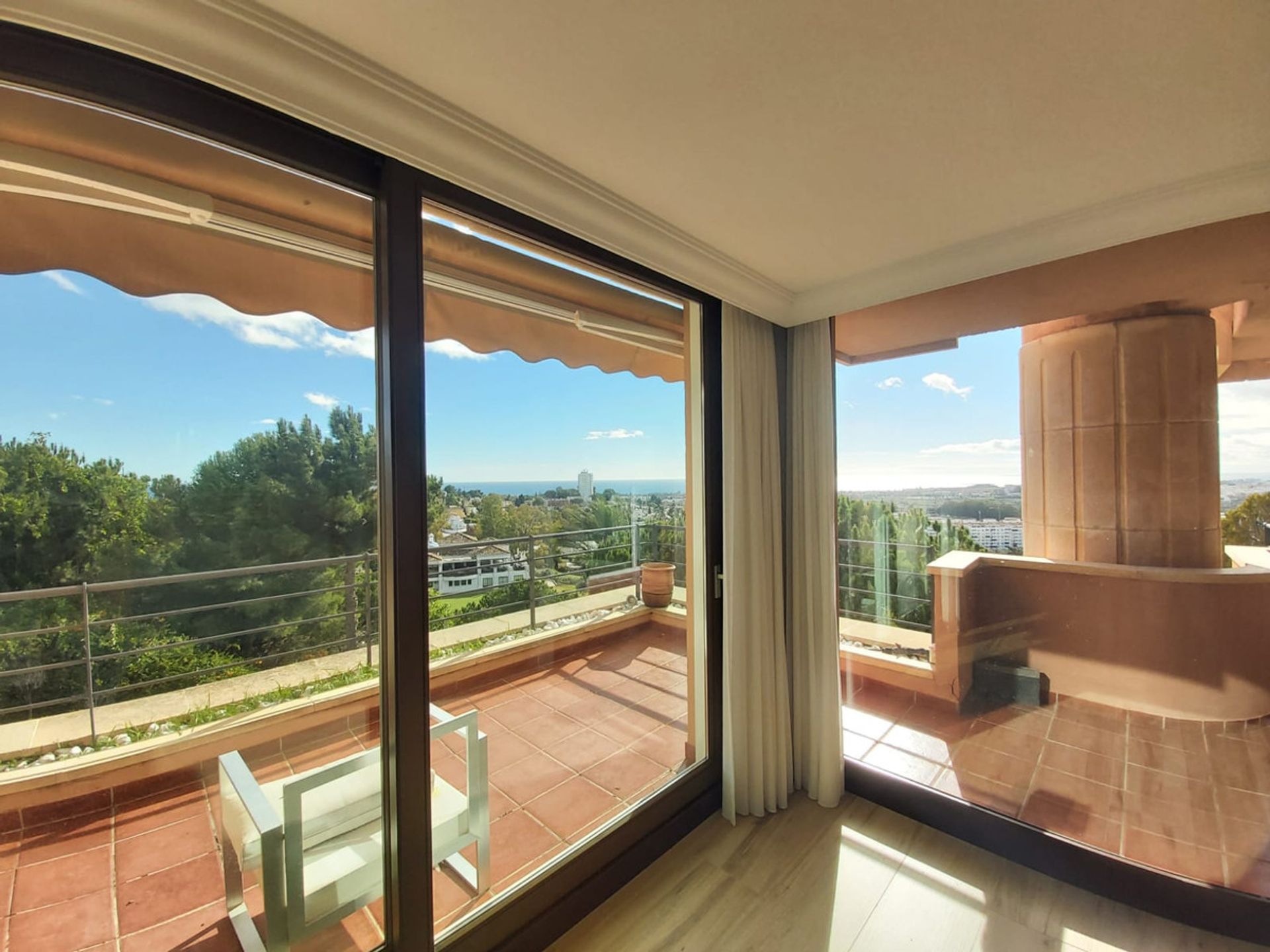 Condominium in Marbella, Andalucía 11049926