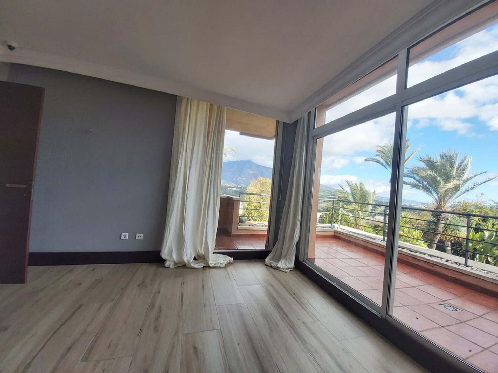 Condominium in Marbella, Andalucía 11049926